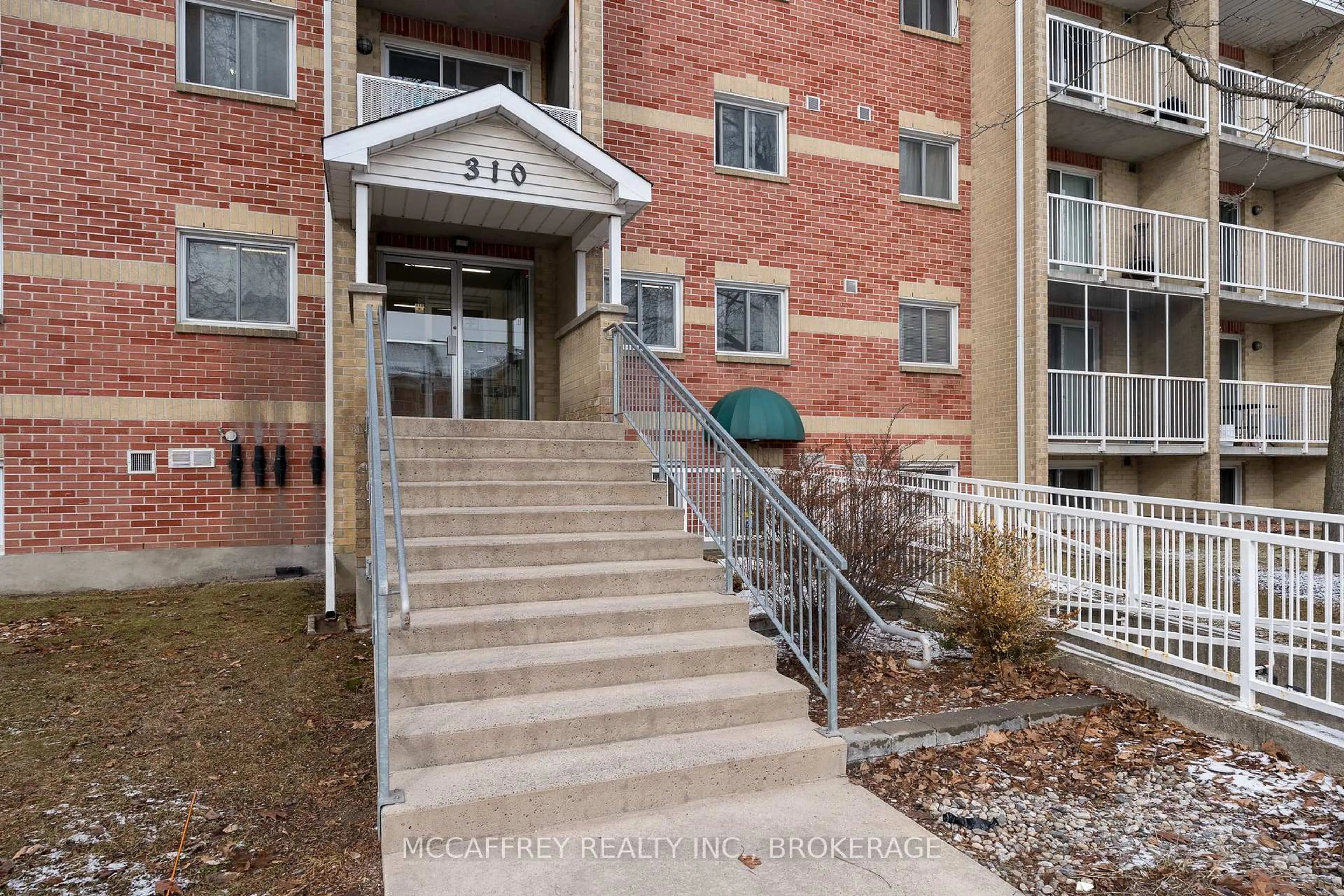 Indoor foyer for 310 Kingsdale Ave #103, Kingston Ontario K7M 8S1