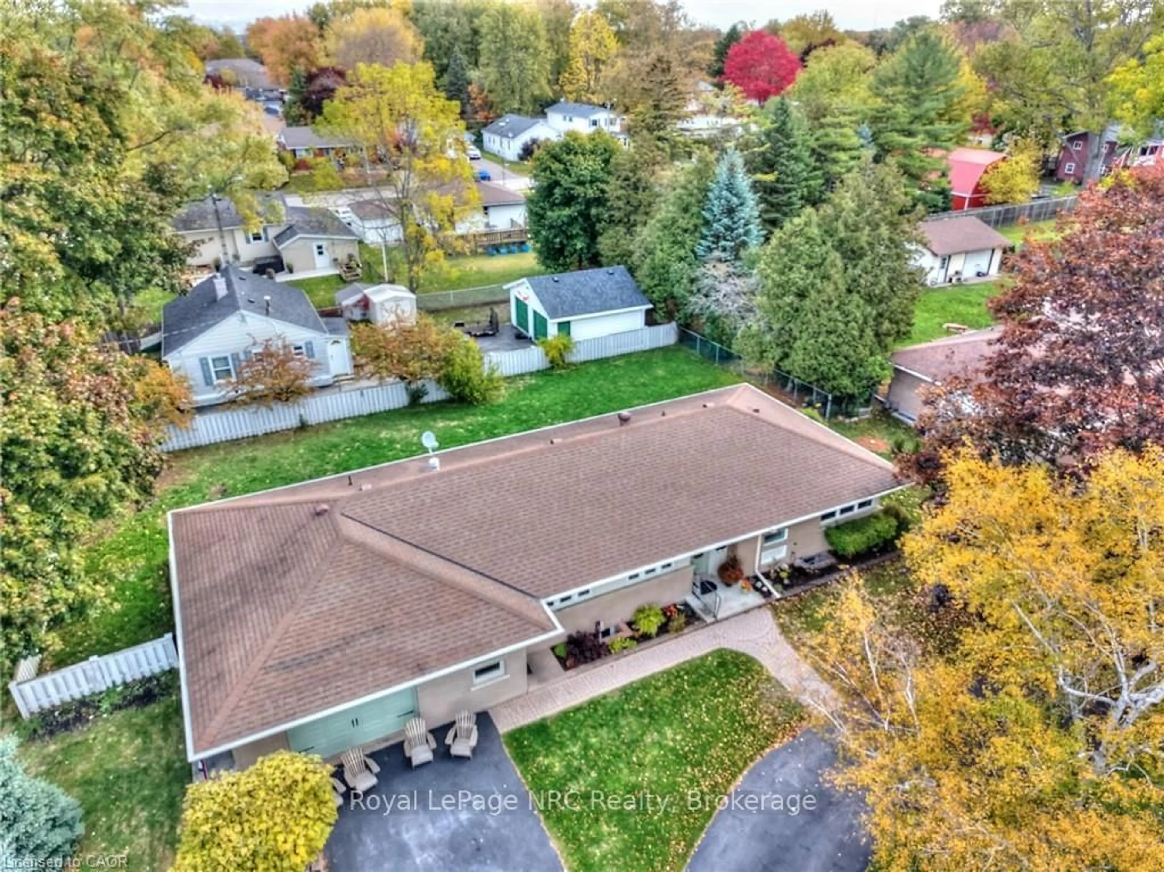 A pic from outside/outdoor area/front of a property/back of a property/a pic from drone, street for 123 Fairview Ave, Haldimand Ontario N1A 1M2