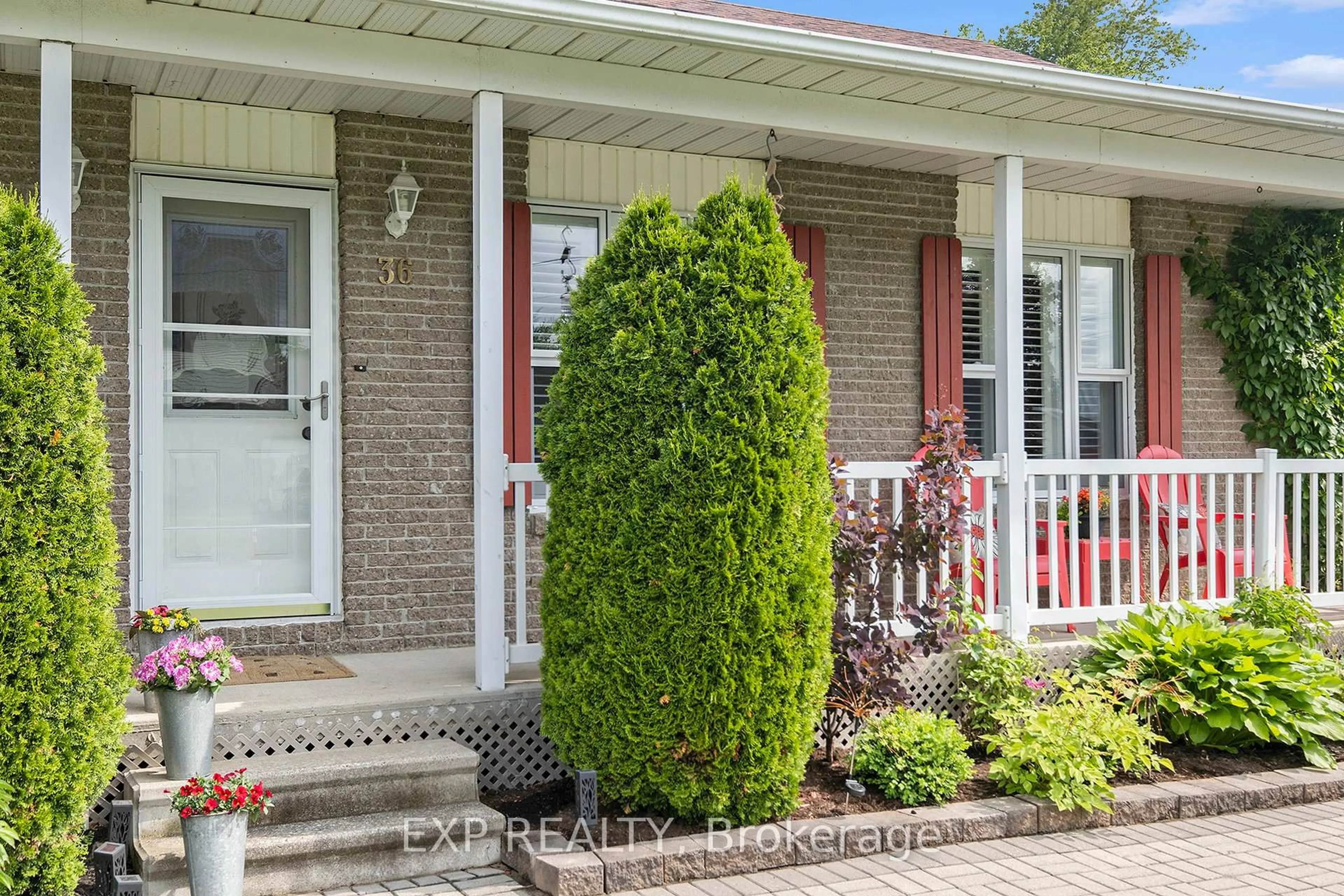 Indoor entryway for 36 Desnoyers St, Casselman Ontario K0A 1M0