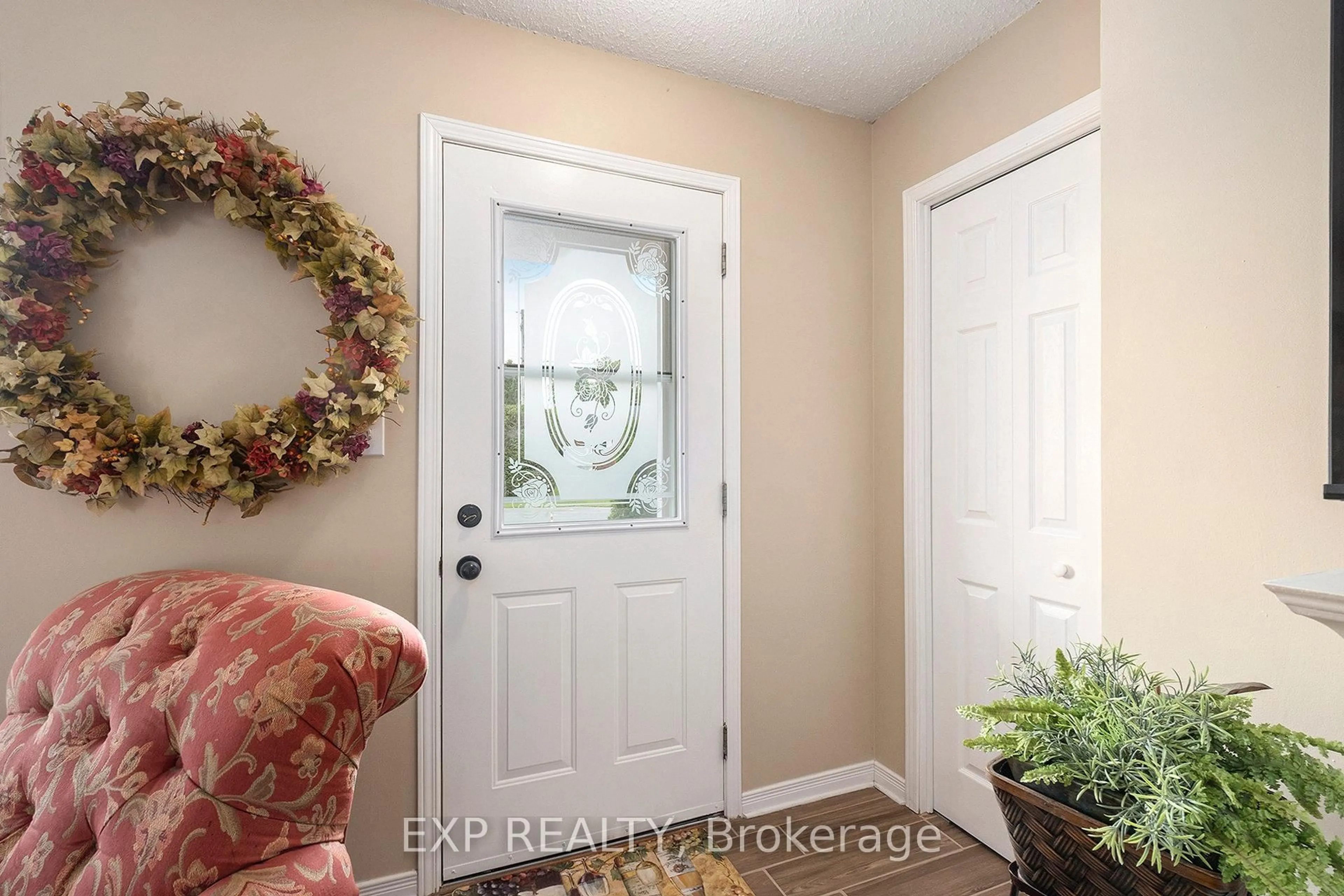Indoor entryway for 36 Desnoyers St, Casselman Ontario K0A 1M0