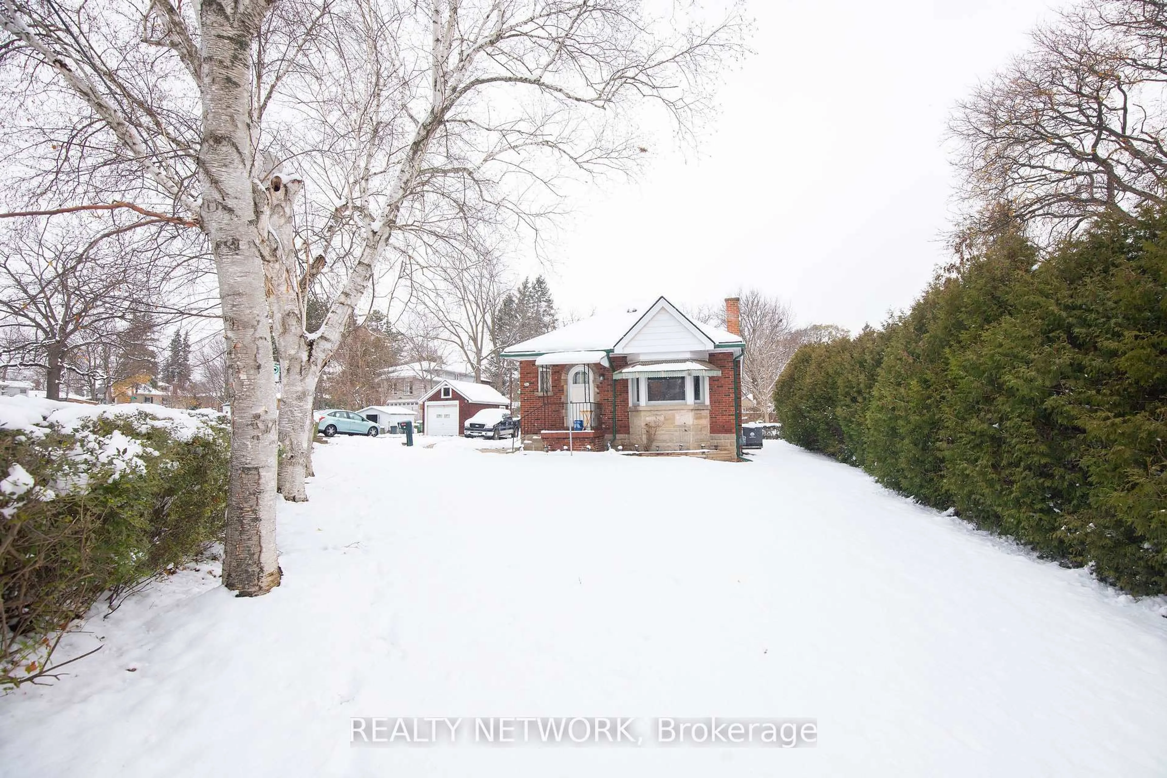 A pic from outside/outdoor area/front of a property/back of a property/a pic from drone, street for 90 Osler Dr, Hamilton Ontario L9H 4B5