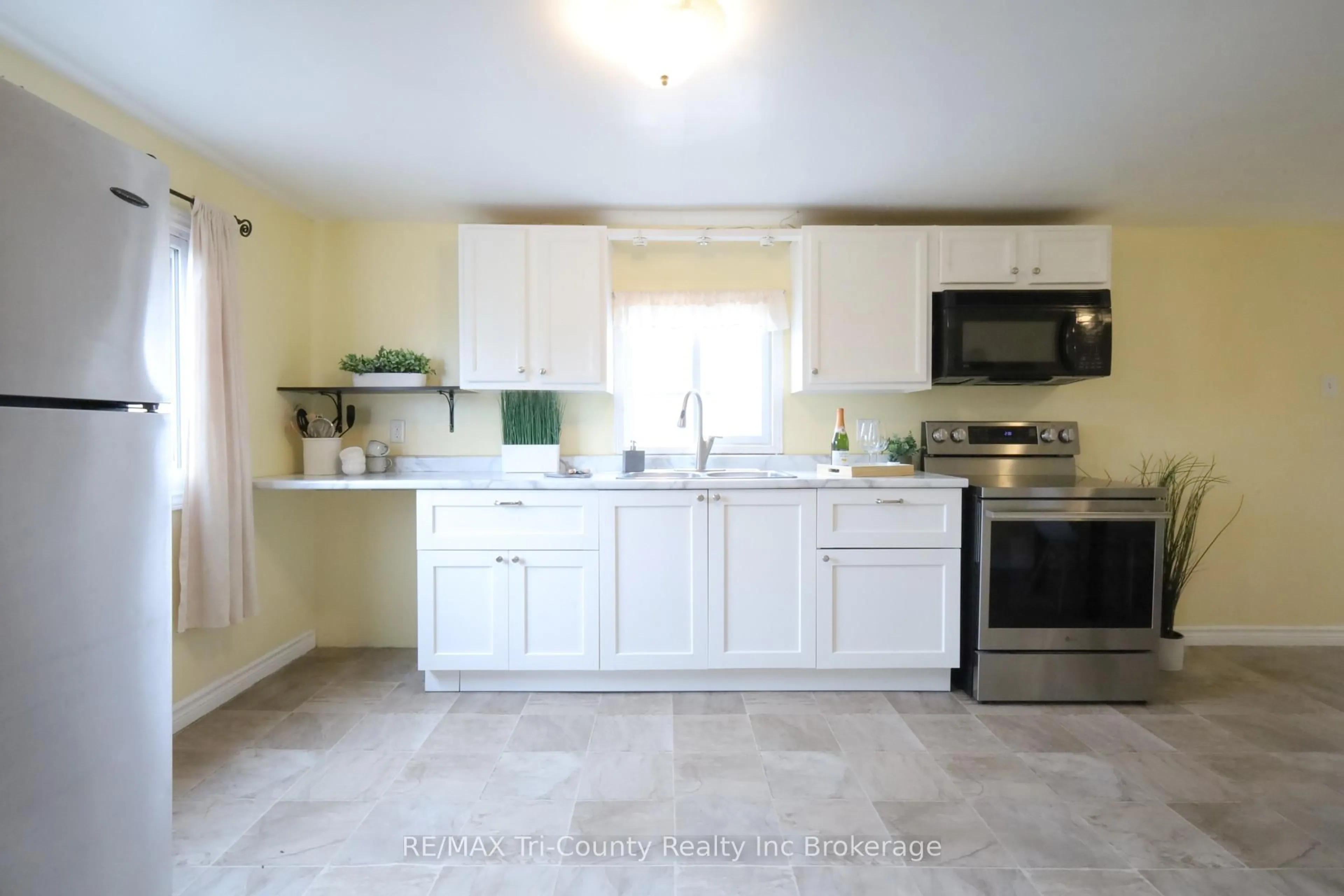 Open concept kitchen, ceramic/tile floor for 787 Norfolk County 28 Rd, Norfolk Ontario N0E 1G0