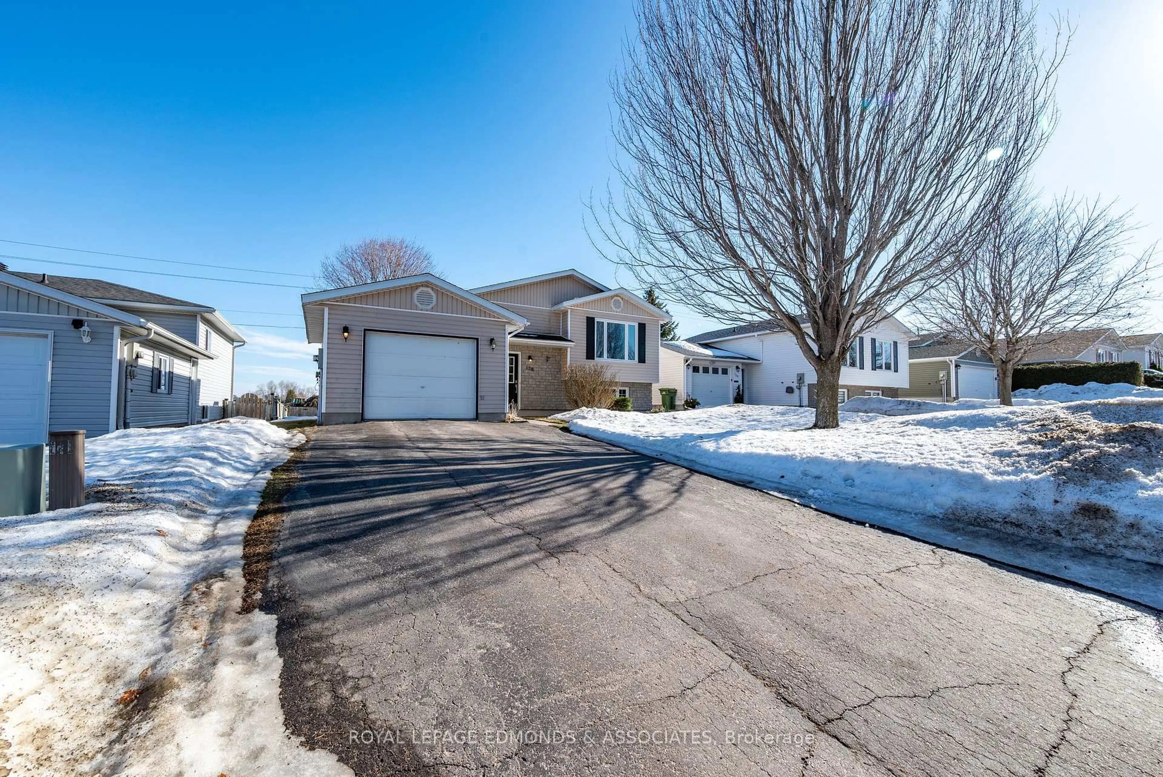 Unknown for 130 Cockburn Cres, Pembroke Ontario K8A 8L9