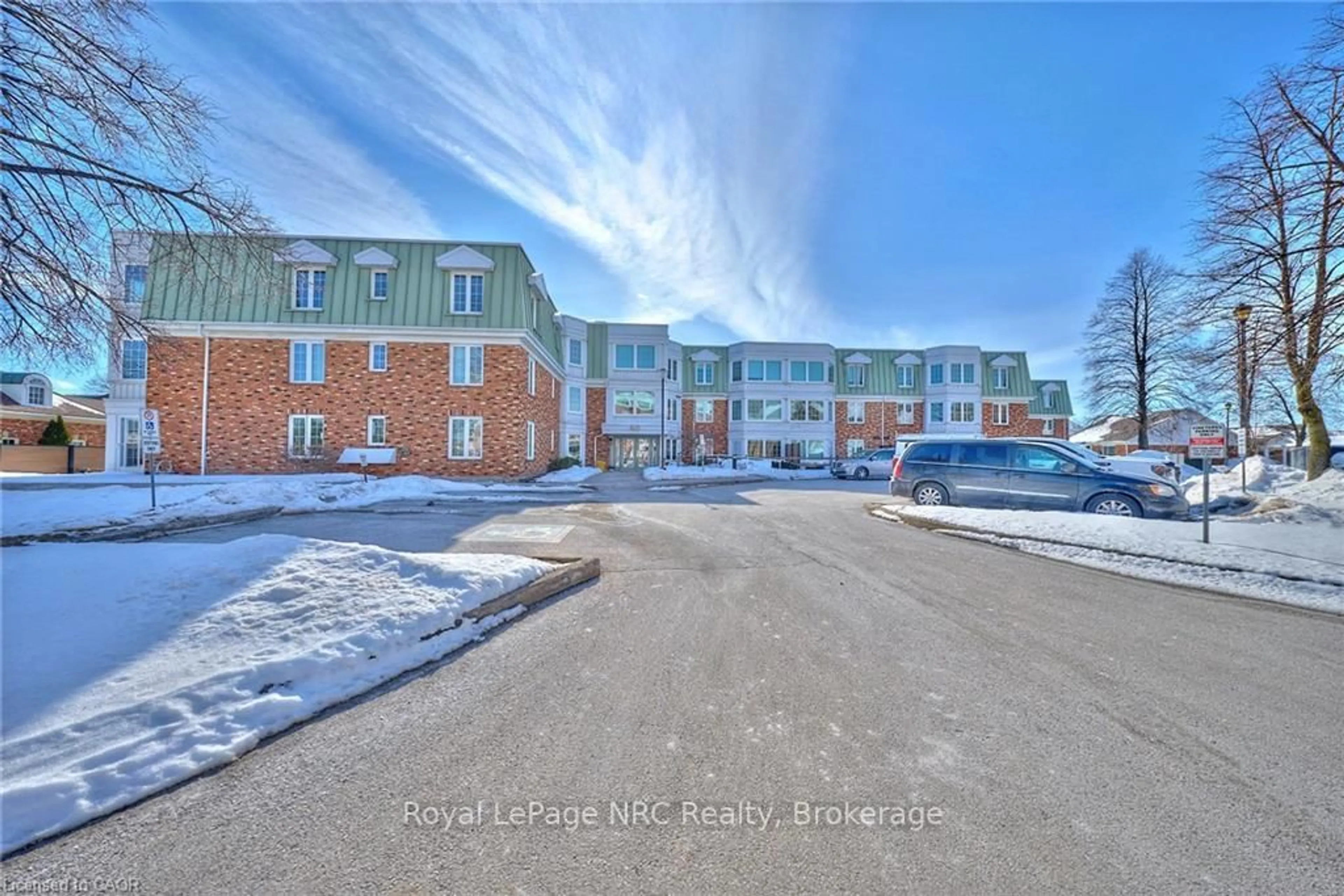 A pic from outside/outdoor area/front of a property/back of a property/a pic from drone, unknown for 3420 Frederick Ave #116, Lincoln Ontario L0R 2C0
