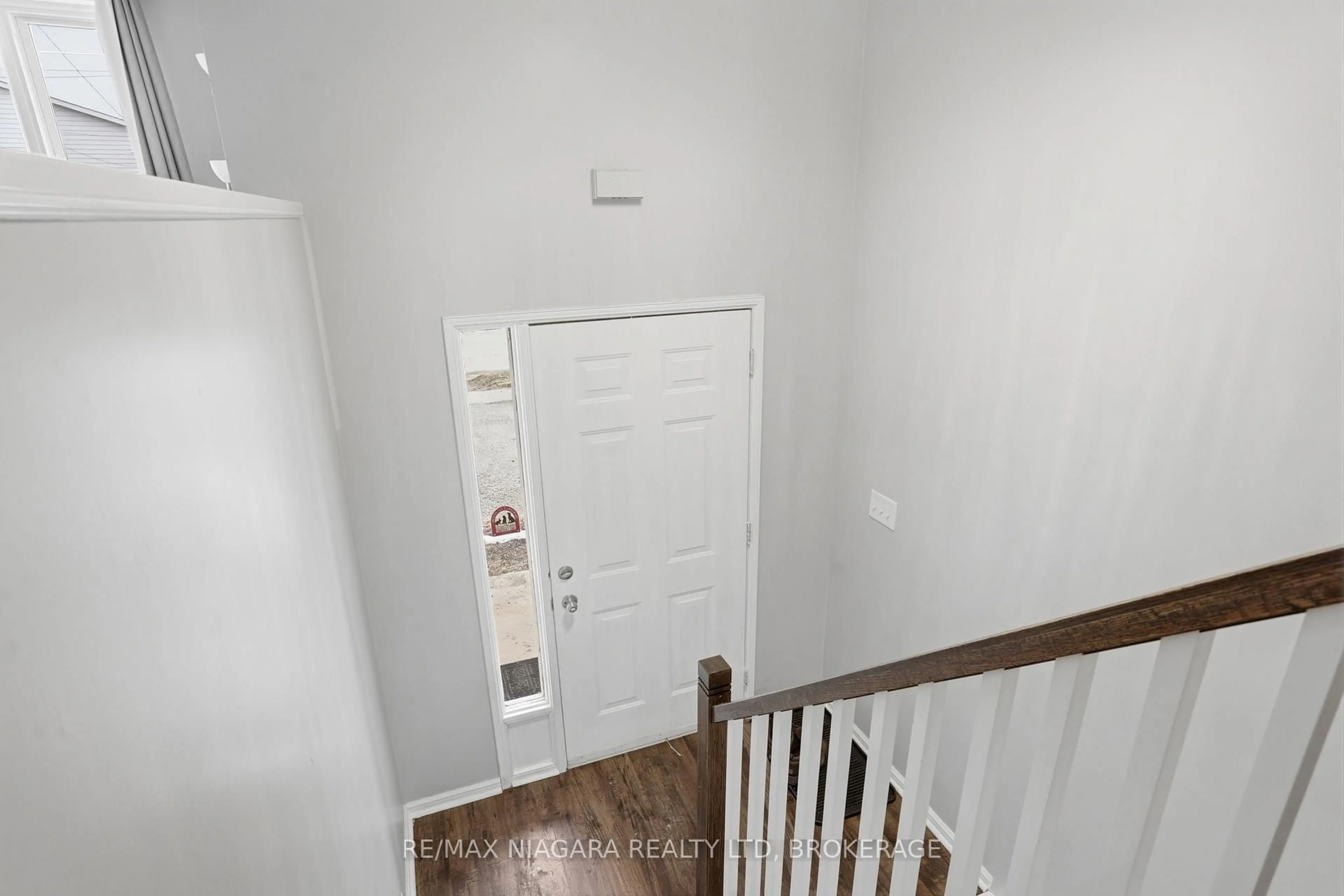 Stairs for 64 PAGE St, St. Catharines Ontario L2R 4A7