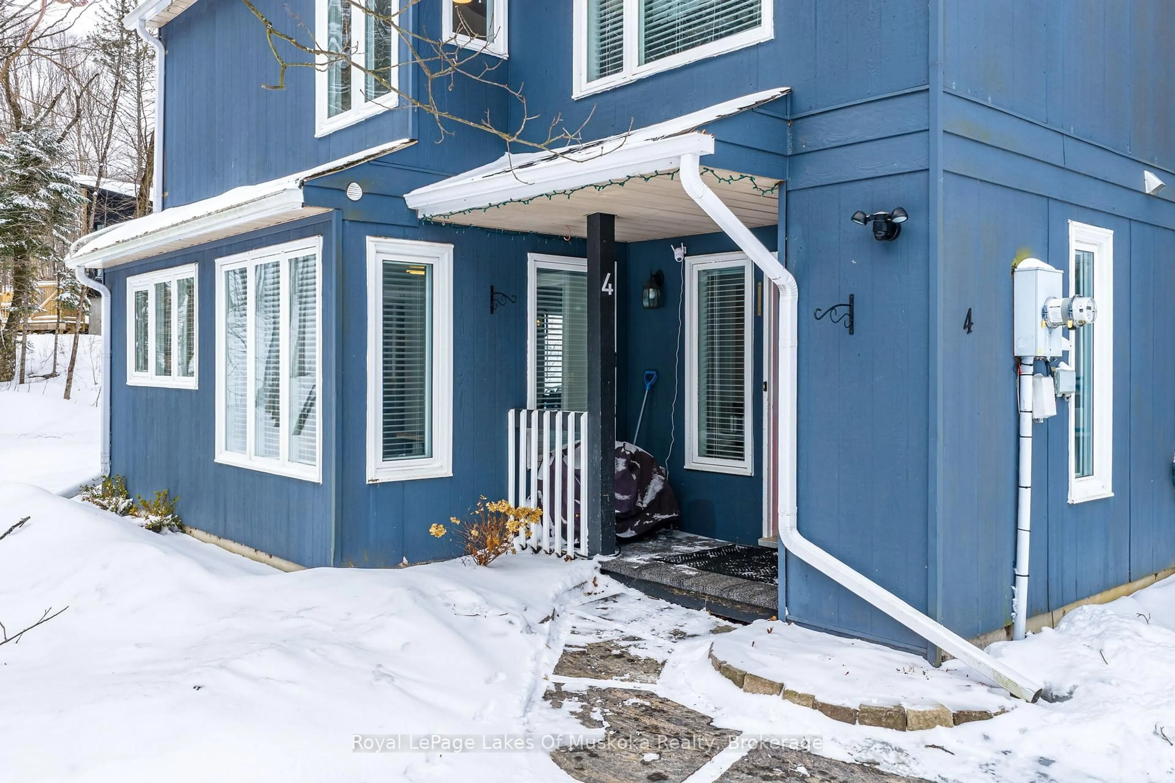 Indoor entryway for 1551 Hidden Valley Rd #4, Huntsville Ontario P1H 1A4