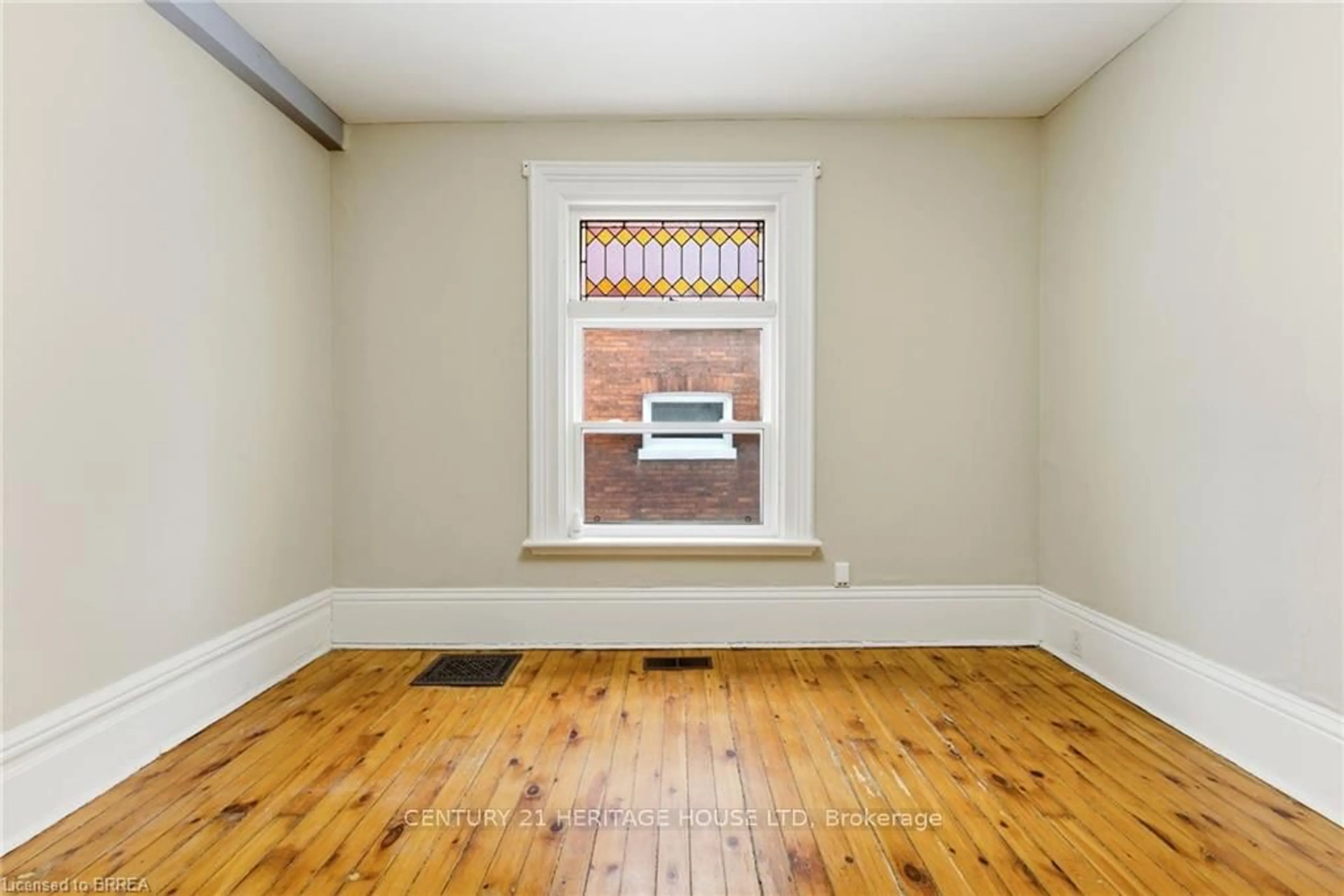 A pic of a room for 174-176 Darling St, Brantford Ontario N3S 3W6