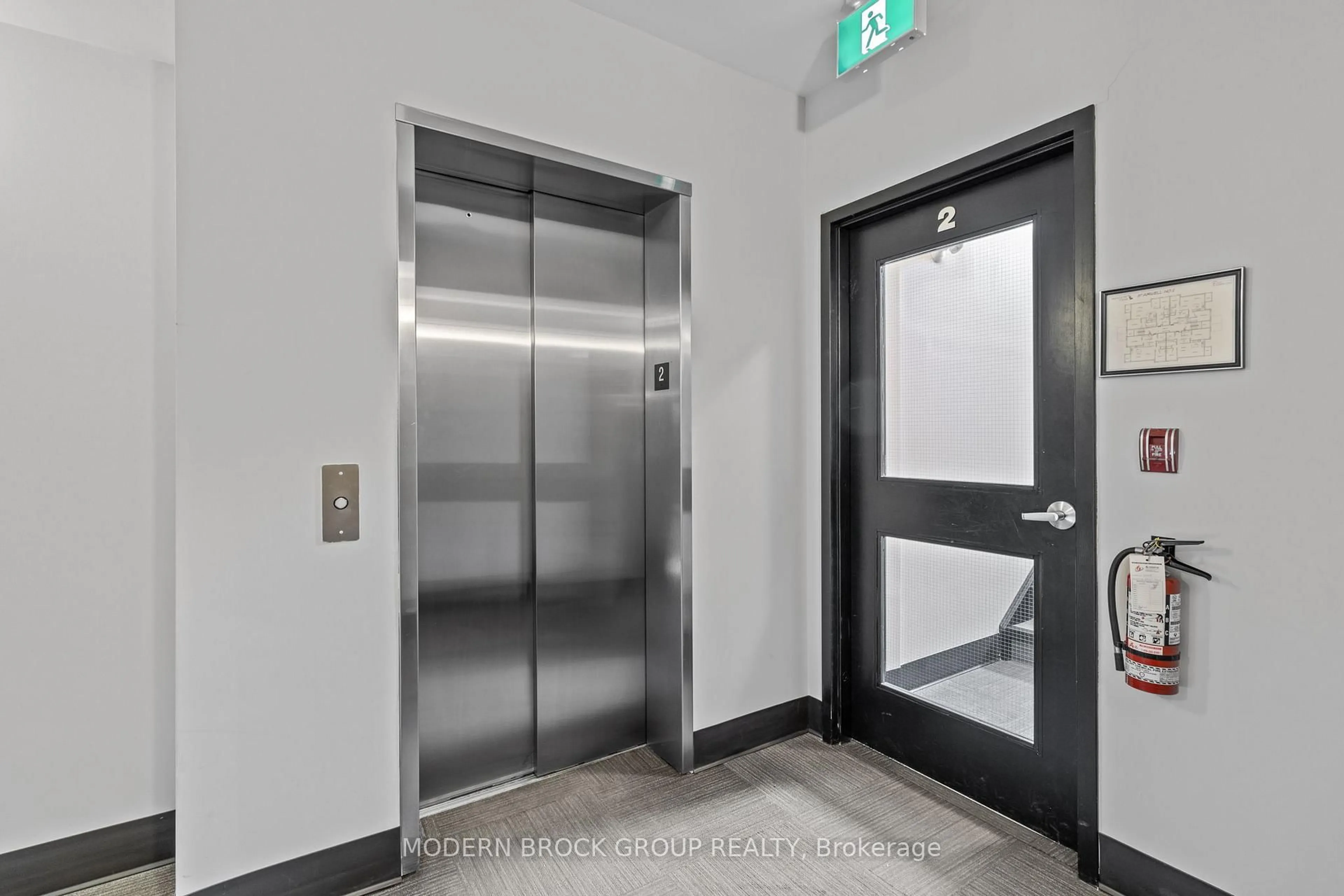 Indoor foyer for 1109 Millwood Ave #103, Brockville Ontario K6V 0C7