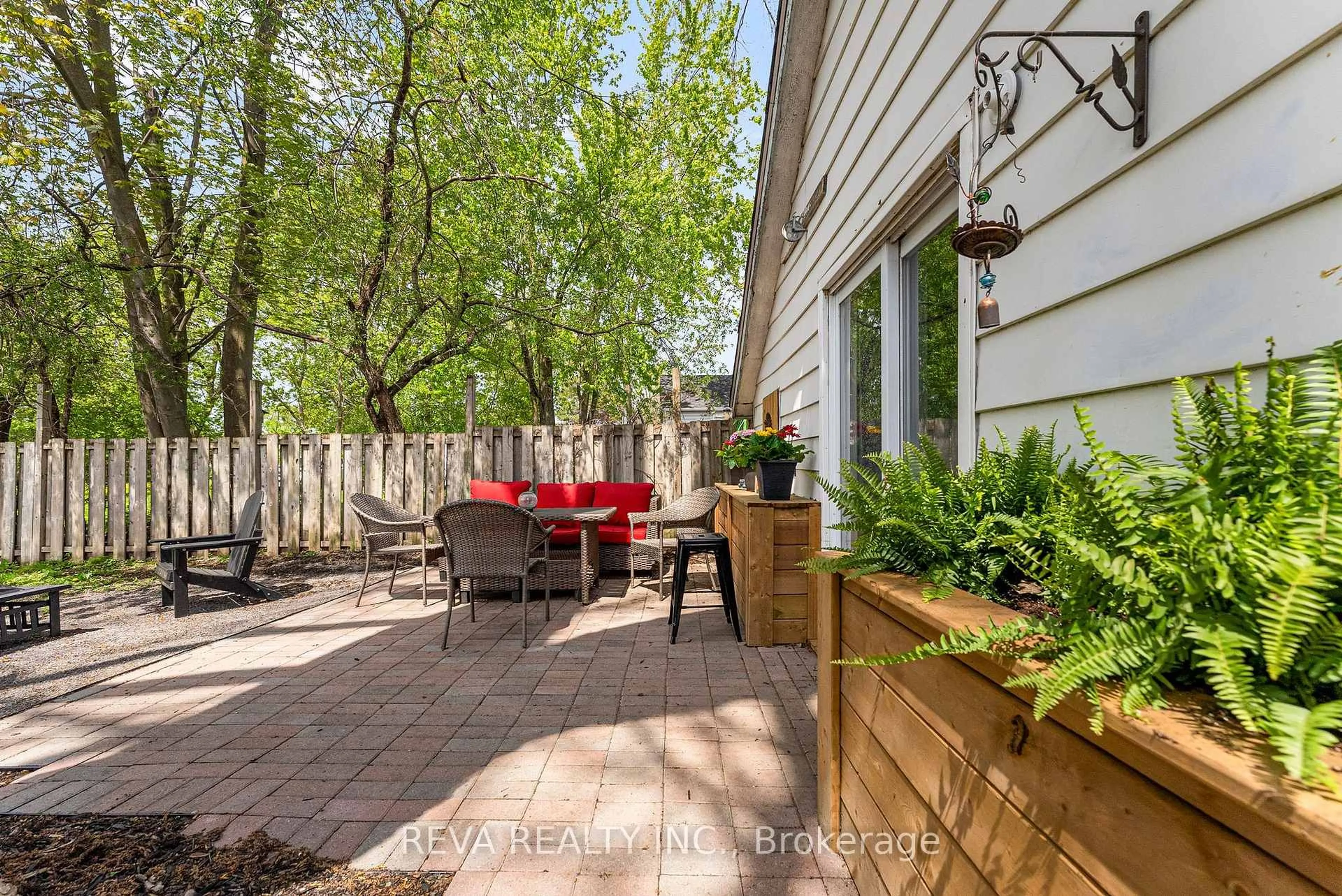 Patio, street for 86 Yeomans St, Belleville Ontario K8P 3X5