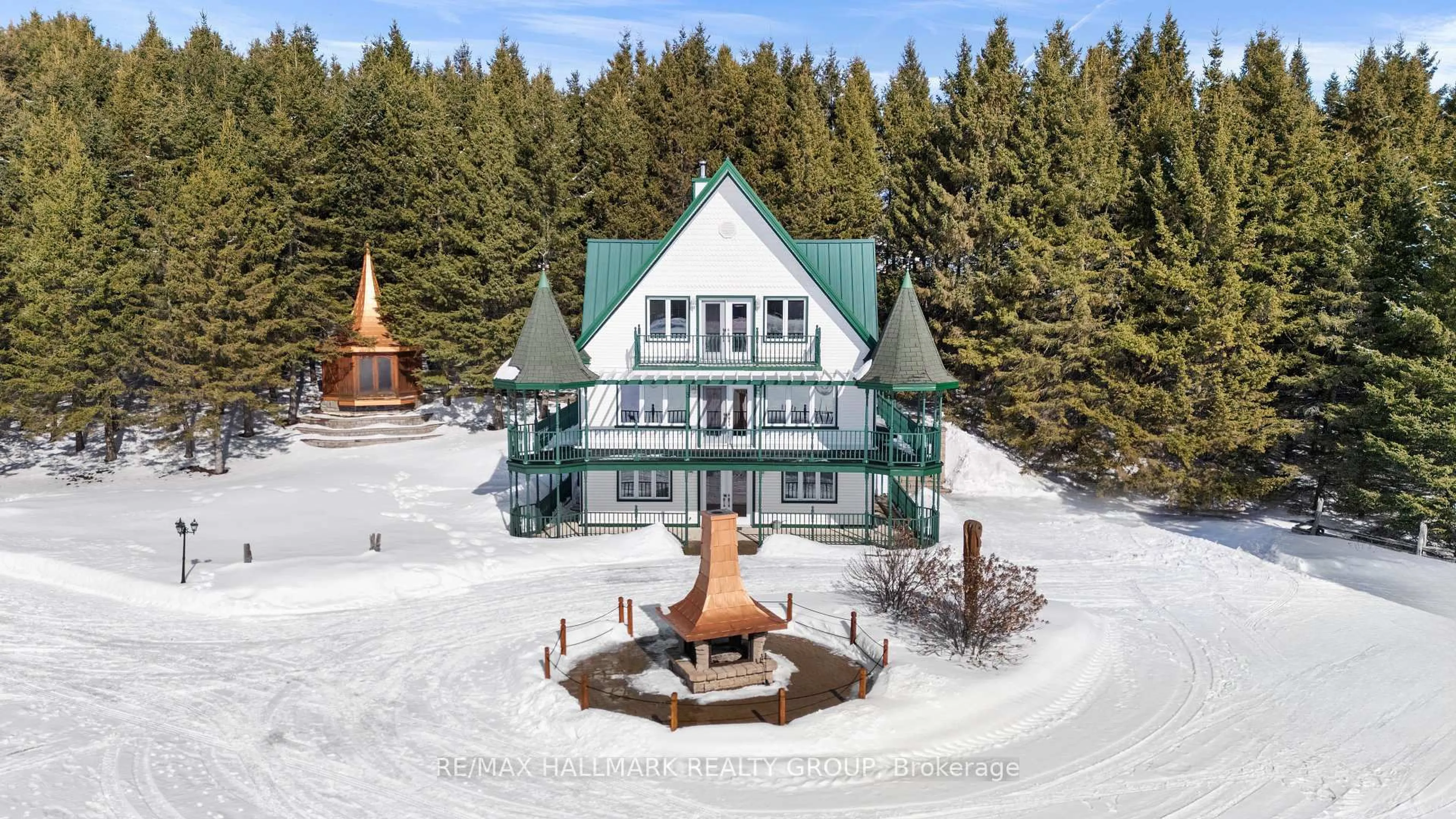 A pic from outside/outdoor area/front of a property/back of a property/a pic from drone, building for 1148 BRAZEAU Rd, Clarence-Rockland Ontario K0A 1N0