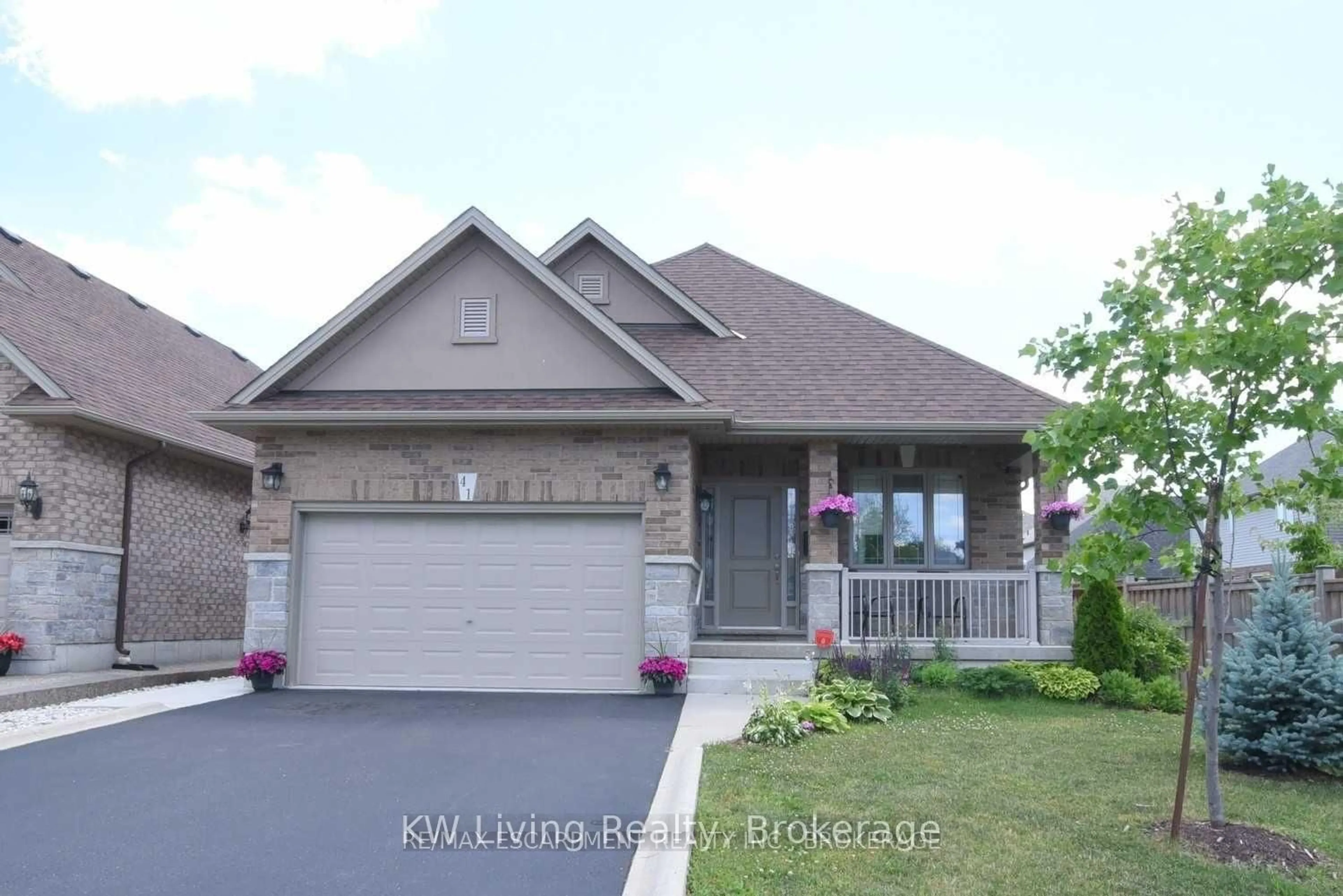 Home with brick exterior material, street for 41 Clifton Downs Rd, Hamilton Ontario L9C 4R3