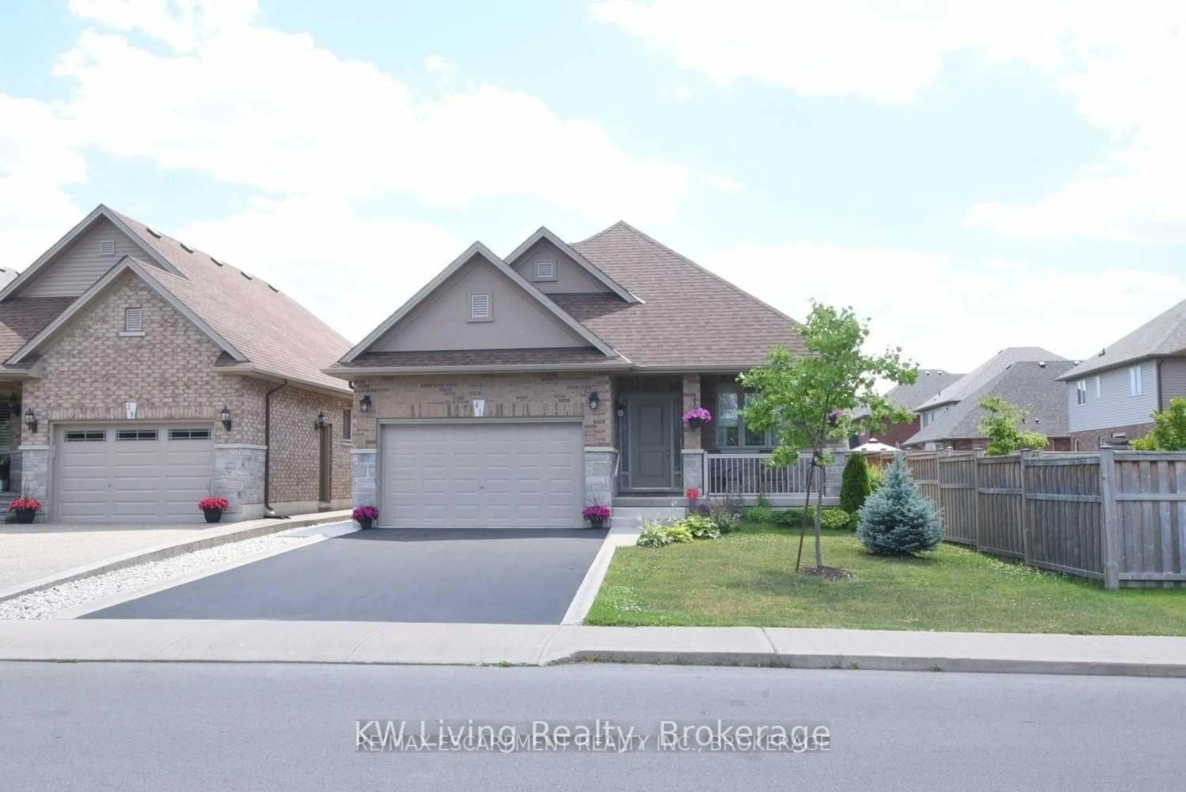 Home with brick exterior material, street for 41 Clifton Downs Rd, Hamilton Ontario L9C 4R3
