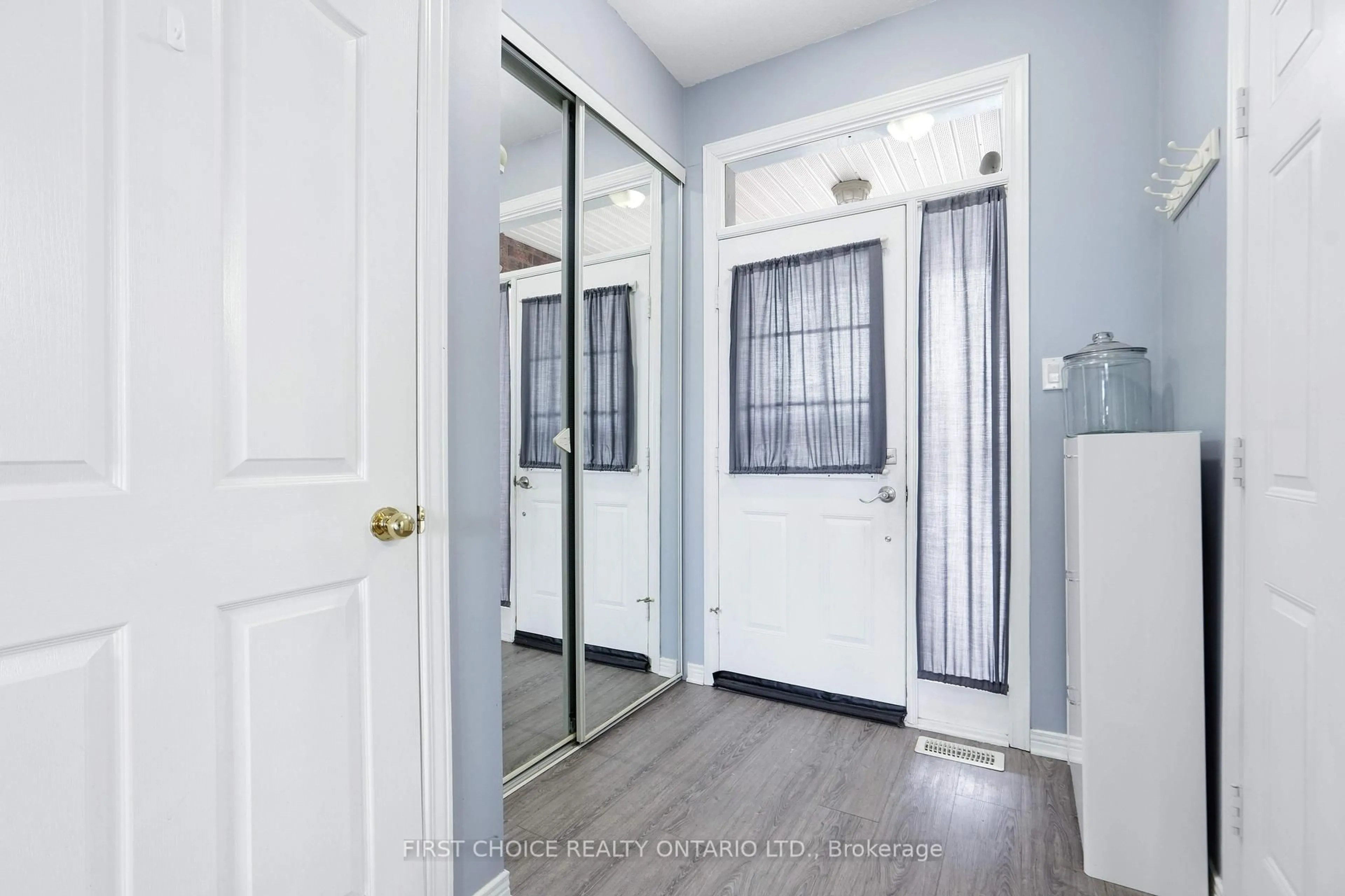 Indoor entryway for 1189 Lichen Ave, Ottawa Ontario K4A 4A6