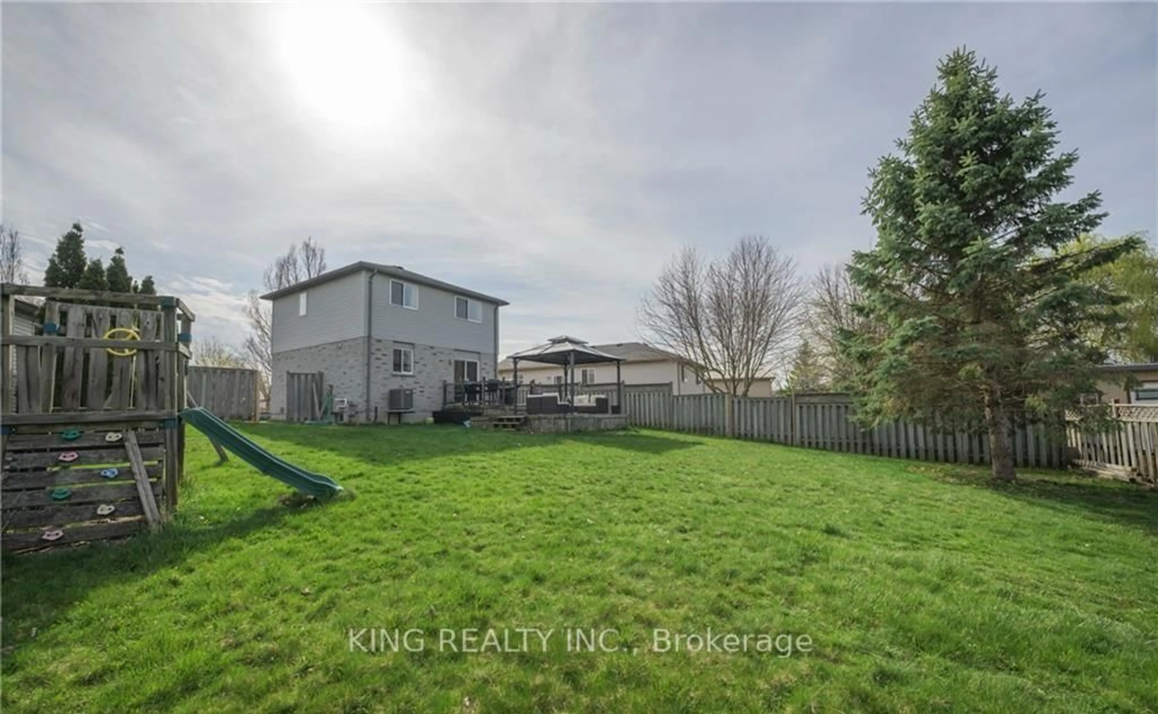 A pic from outside/outdoor area/front of a property/back of a property/a pic from drone, water/lake/river/ocean view for 171 POCHARD Crt, London East Ontario N5W 5Z3