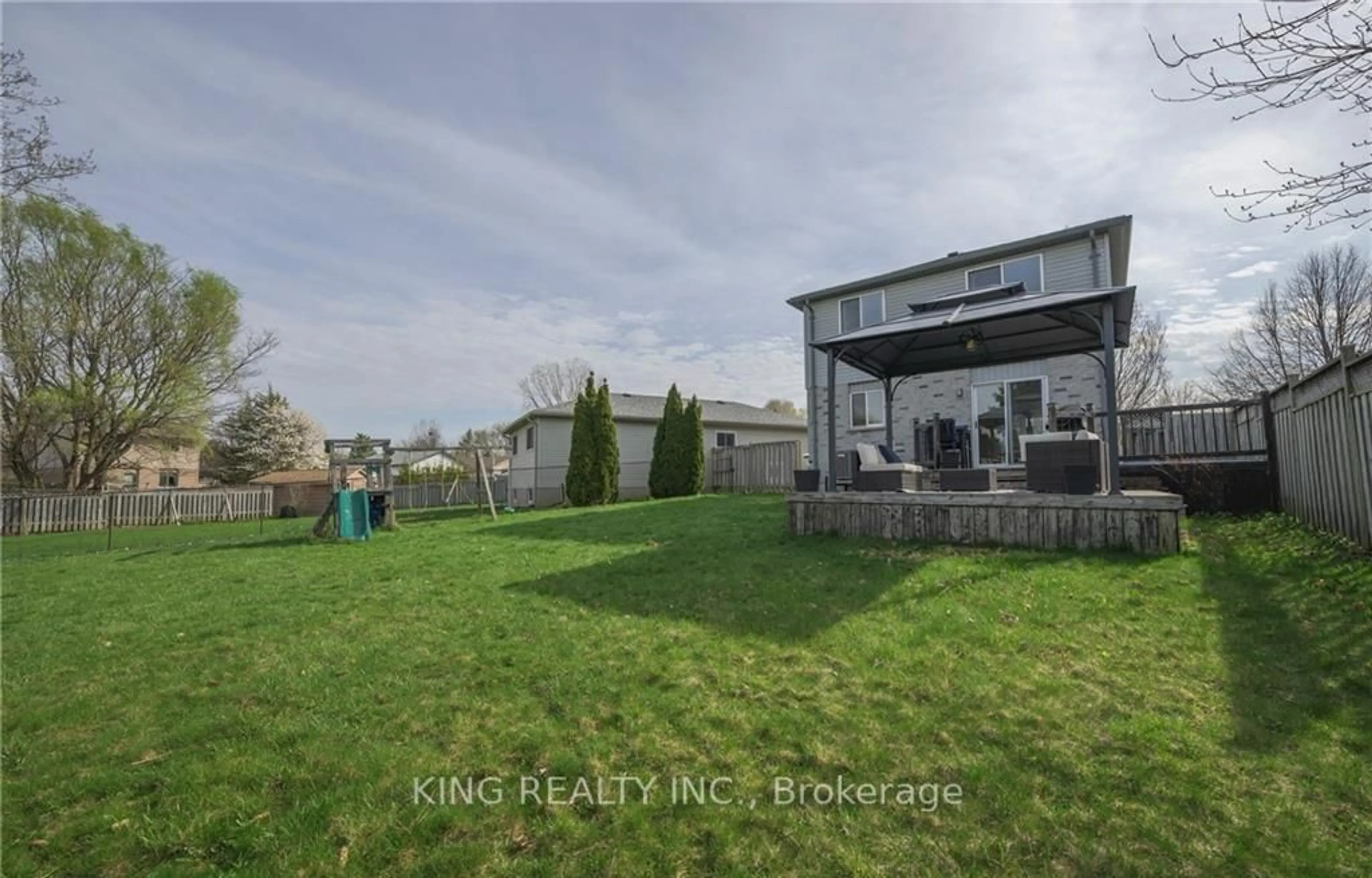 A pic from outside/outdoor area/front of a property/back of a property/a pic from drone, water/lake/river/ocean view for 171 POCHARD Crt, London East Ontario N5W 5Z3