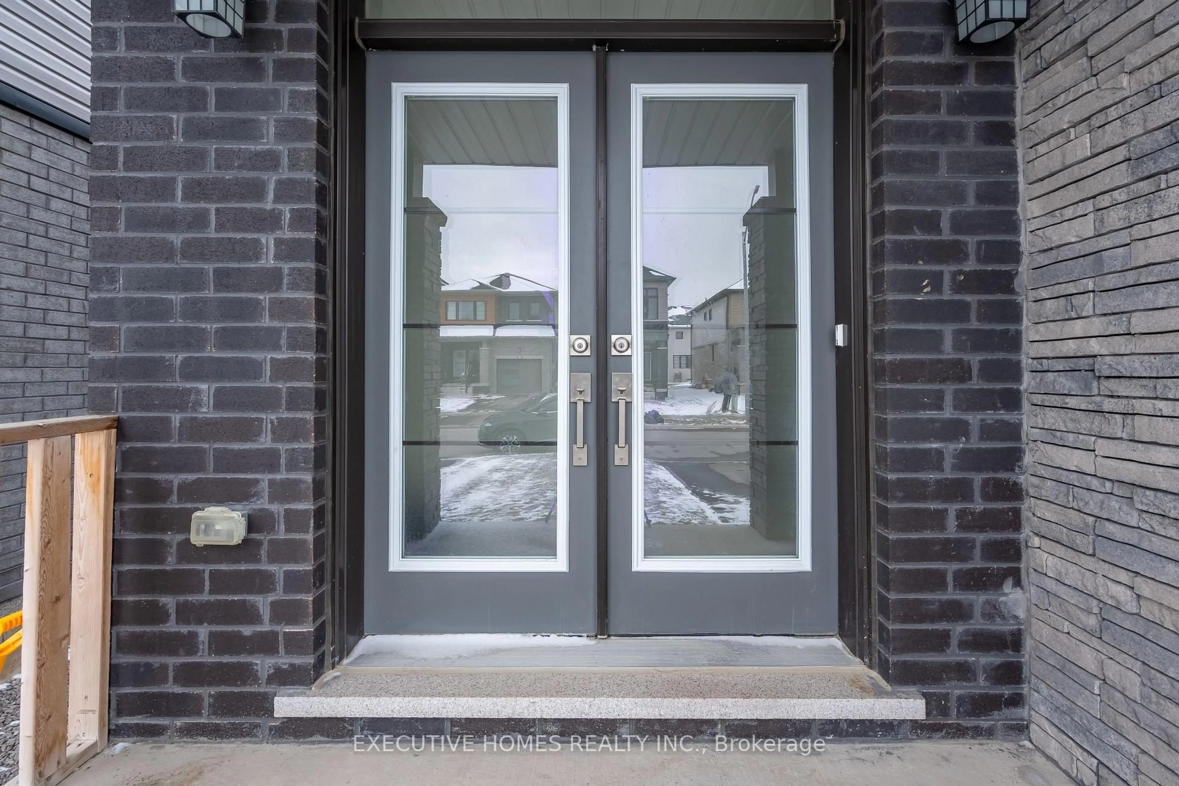 Indoor entryway for 16 Ever Sweet Way, Thorold Ontario L2V 0L1