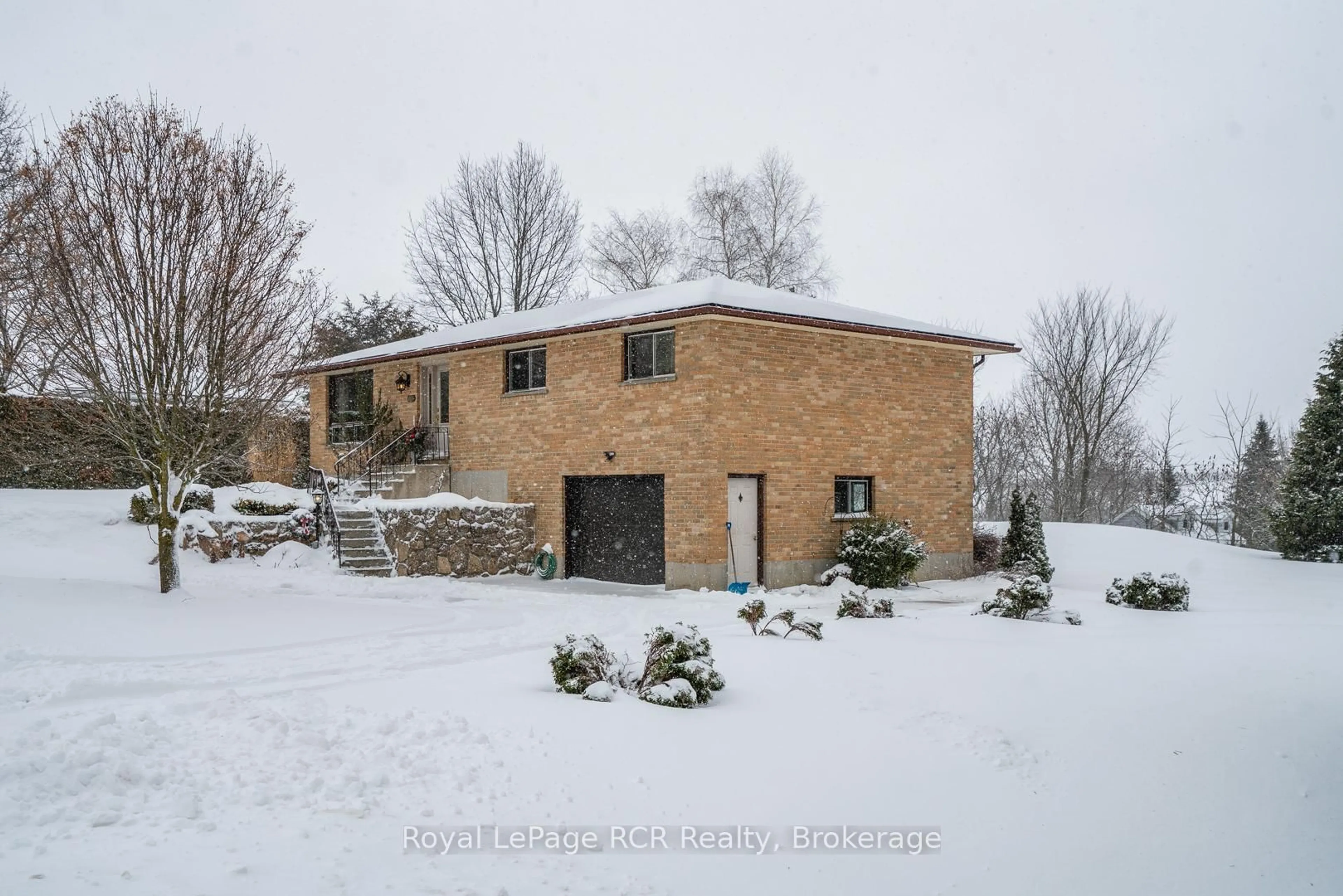 A pic from outside/outdoor area/front of a property/back of a property/a pic from drone, building for 1003 Victoria St, West Grey Ontario N0G 1C0