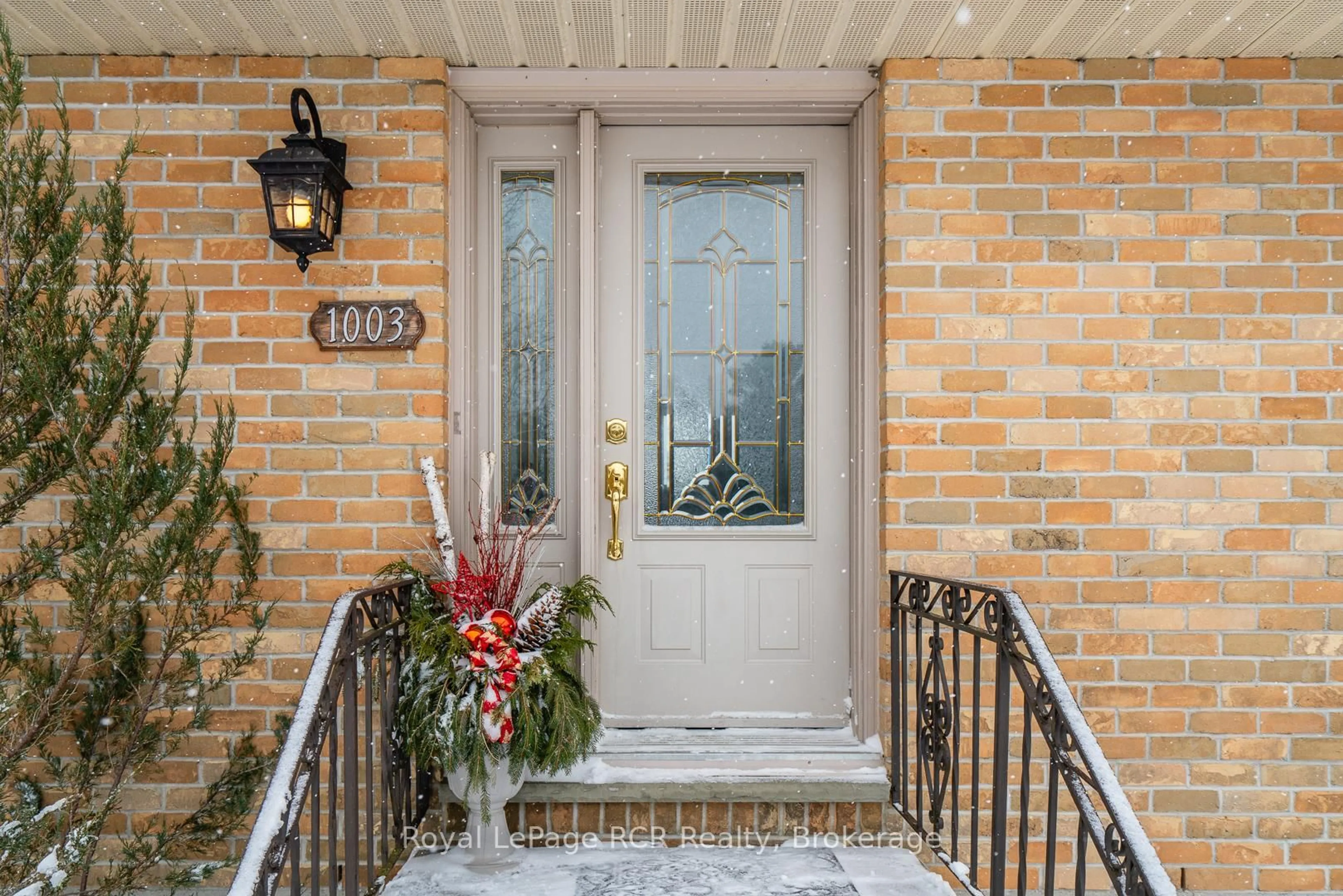 Indoor entryway for 1003 Victoria St, West Grey Ontario N0G 1C0