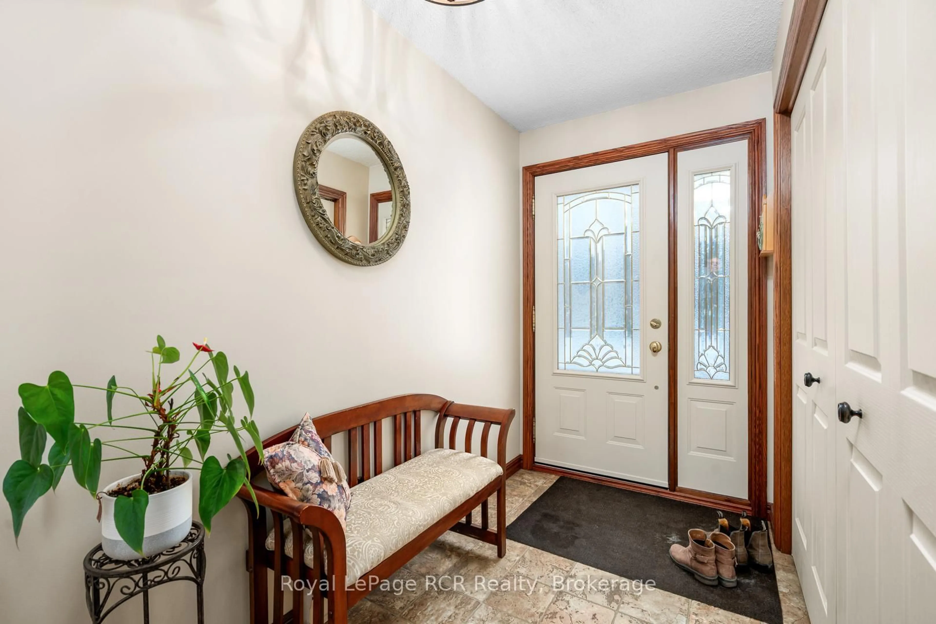 Indoor entryway for 1003 Victoria St, West Grey Ontario N0G 1C0