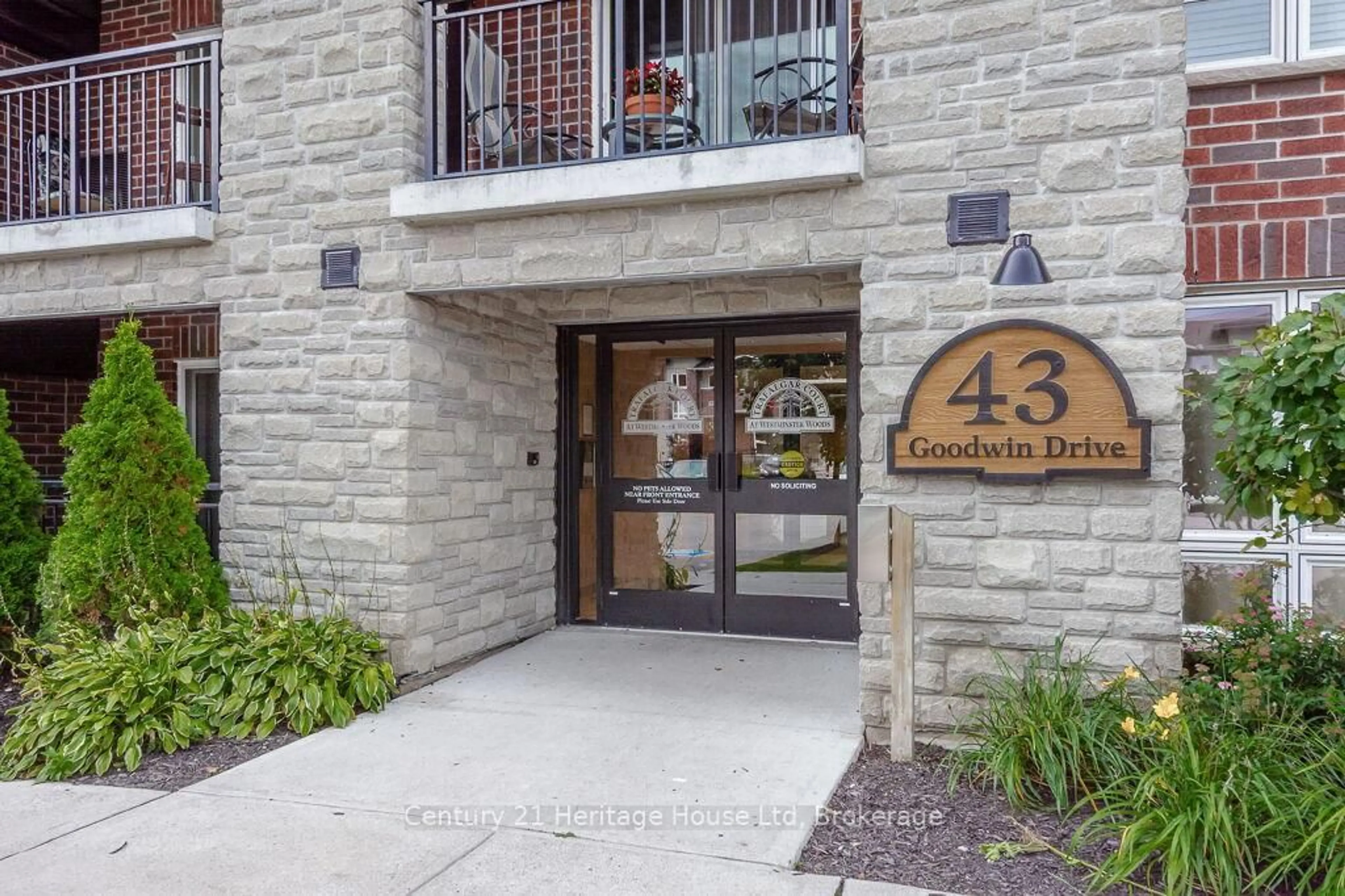 Indoor foyer for 43 Goodwin Dr #212, Guelph Ontario N1L 0E5