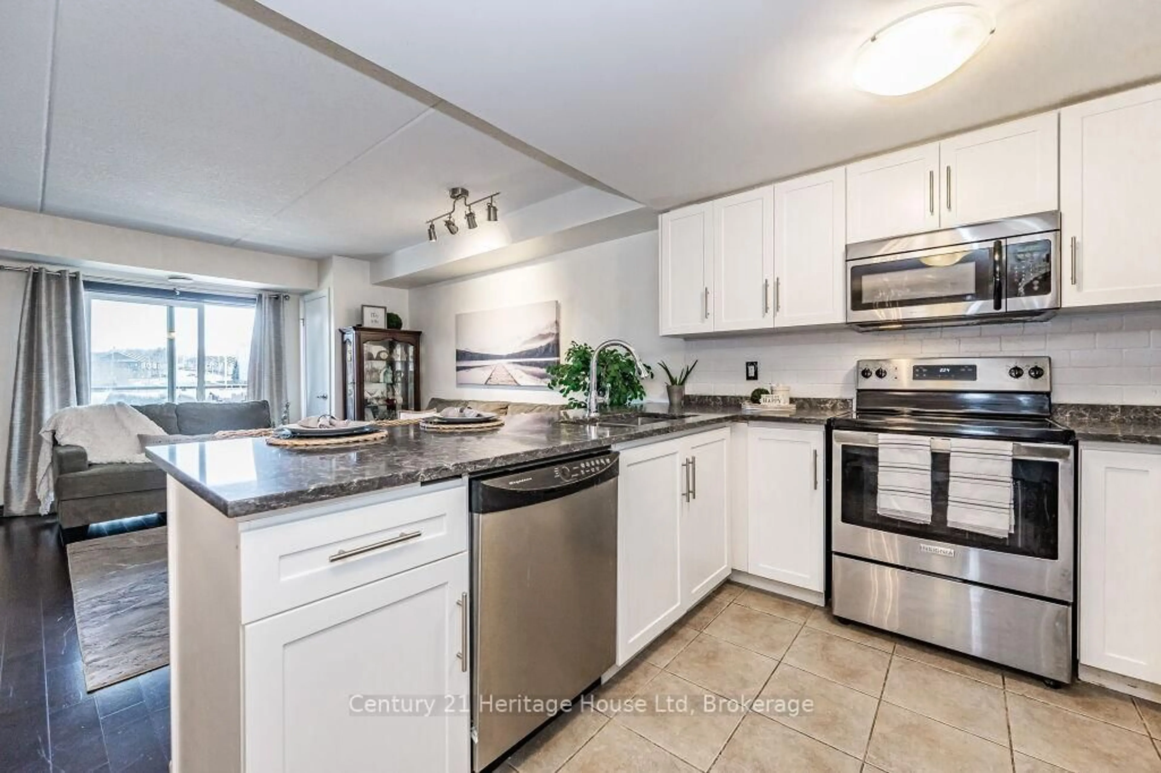 Unknown for 43 Goodwin Dr #212, Guelph Ontario N1L 0E5