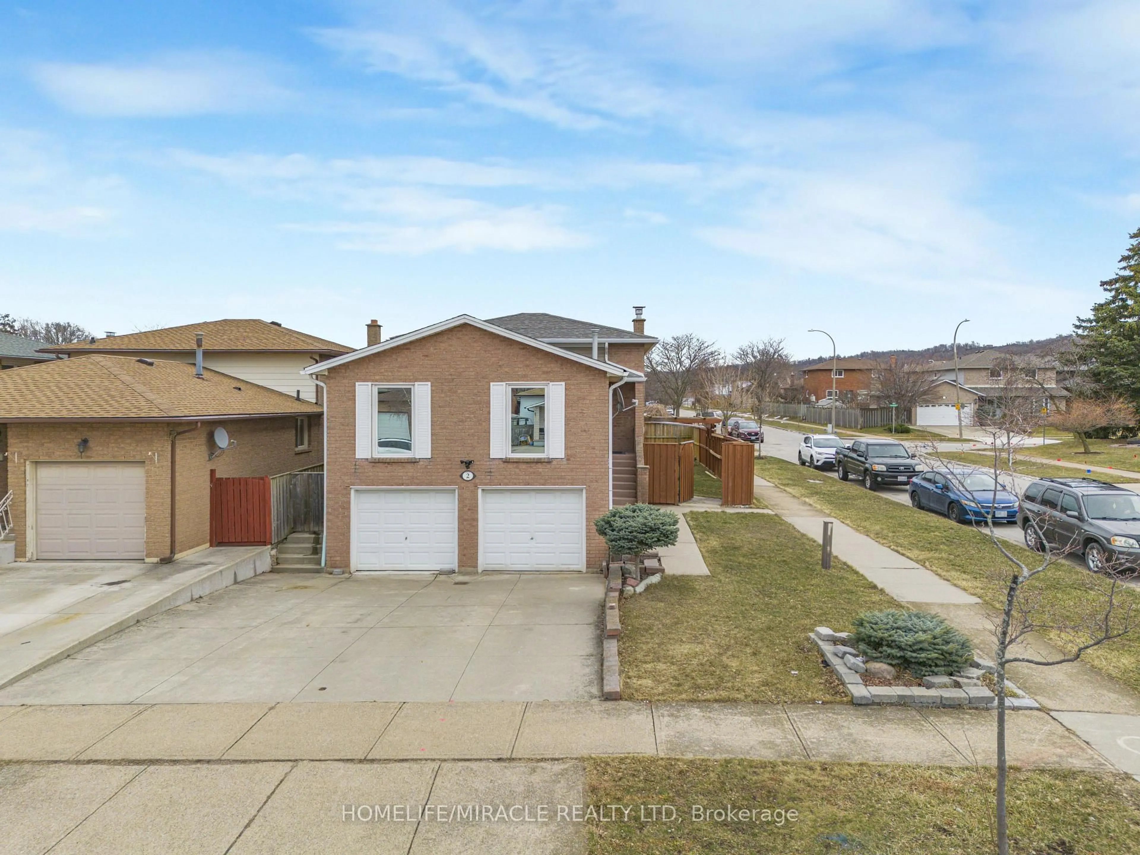 A pic from outside/outdoor area/front of a property/back of a property/a pic from drone, street for 2 Envoy Blvd, Hamilton Ontario L8G 4N1
