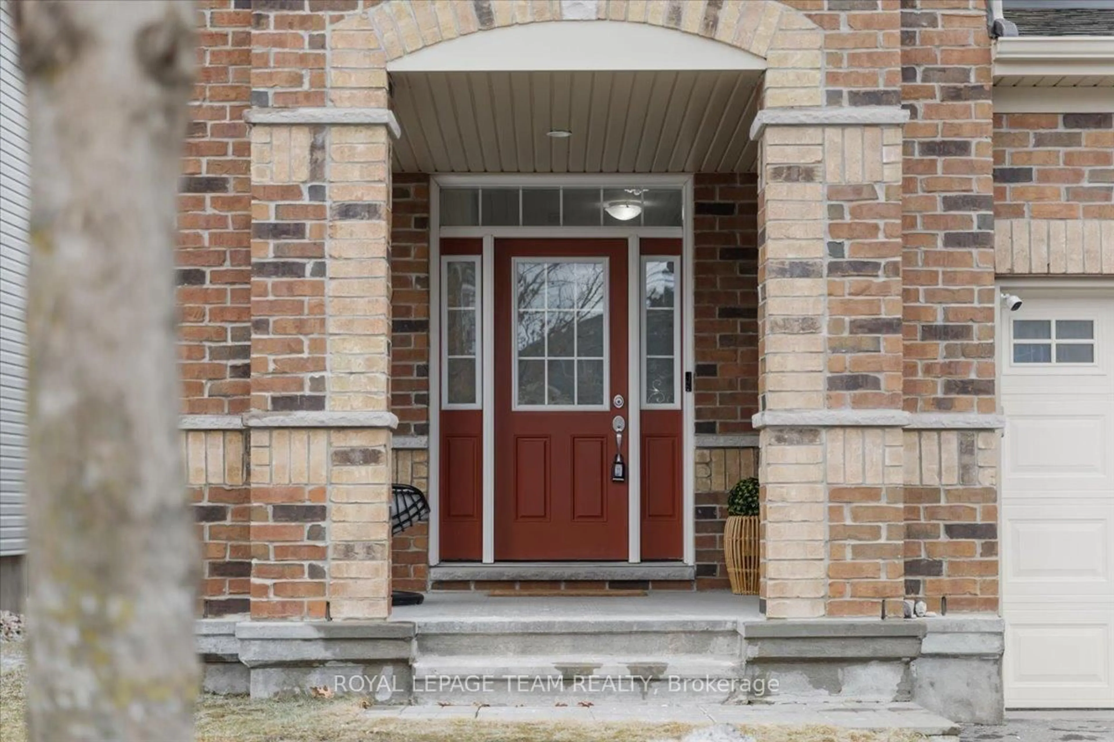 Indoor entryway for 118 Culloden Cres, Ottawa Ontario K2J 5Z9