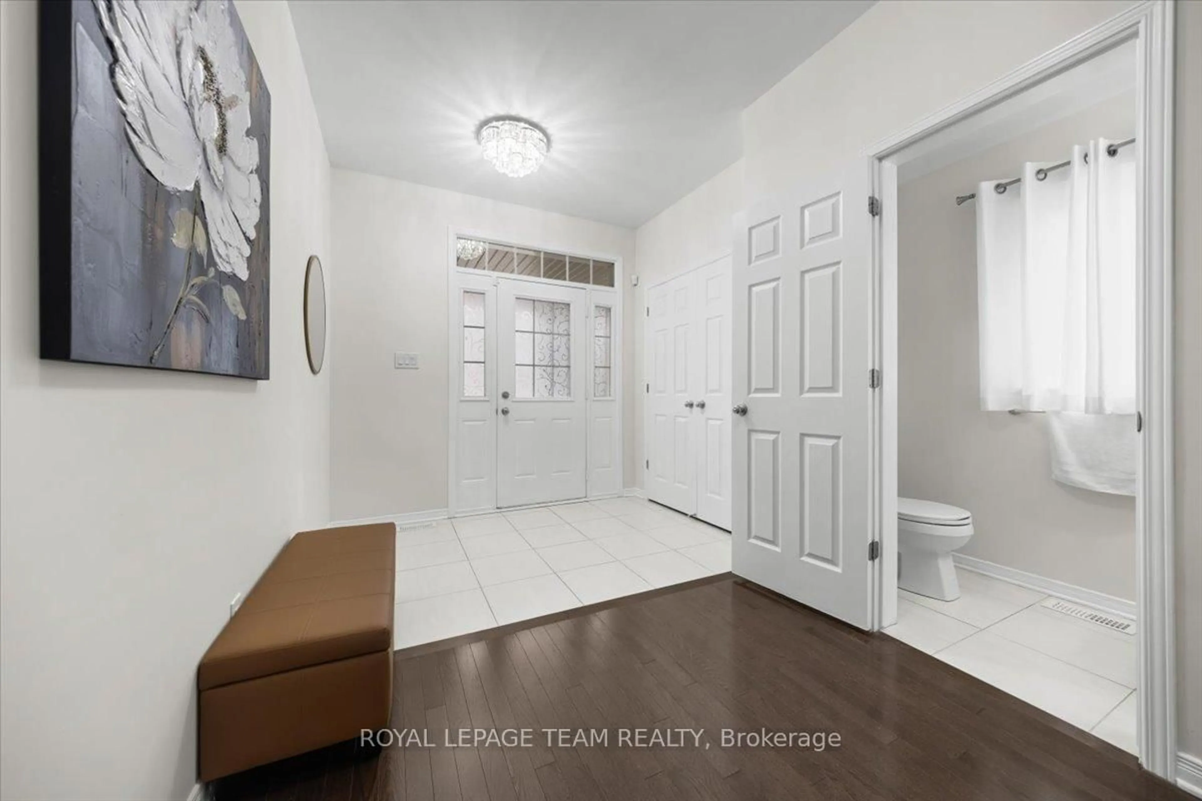 Indoor entryway for 118 Culloden Cres, Ottawa Ontario K2J 5Z9