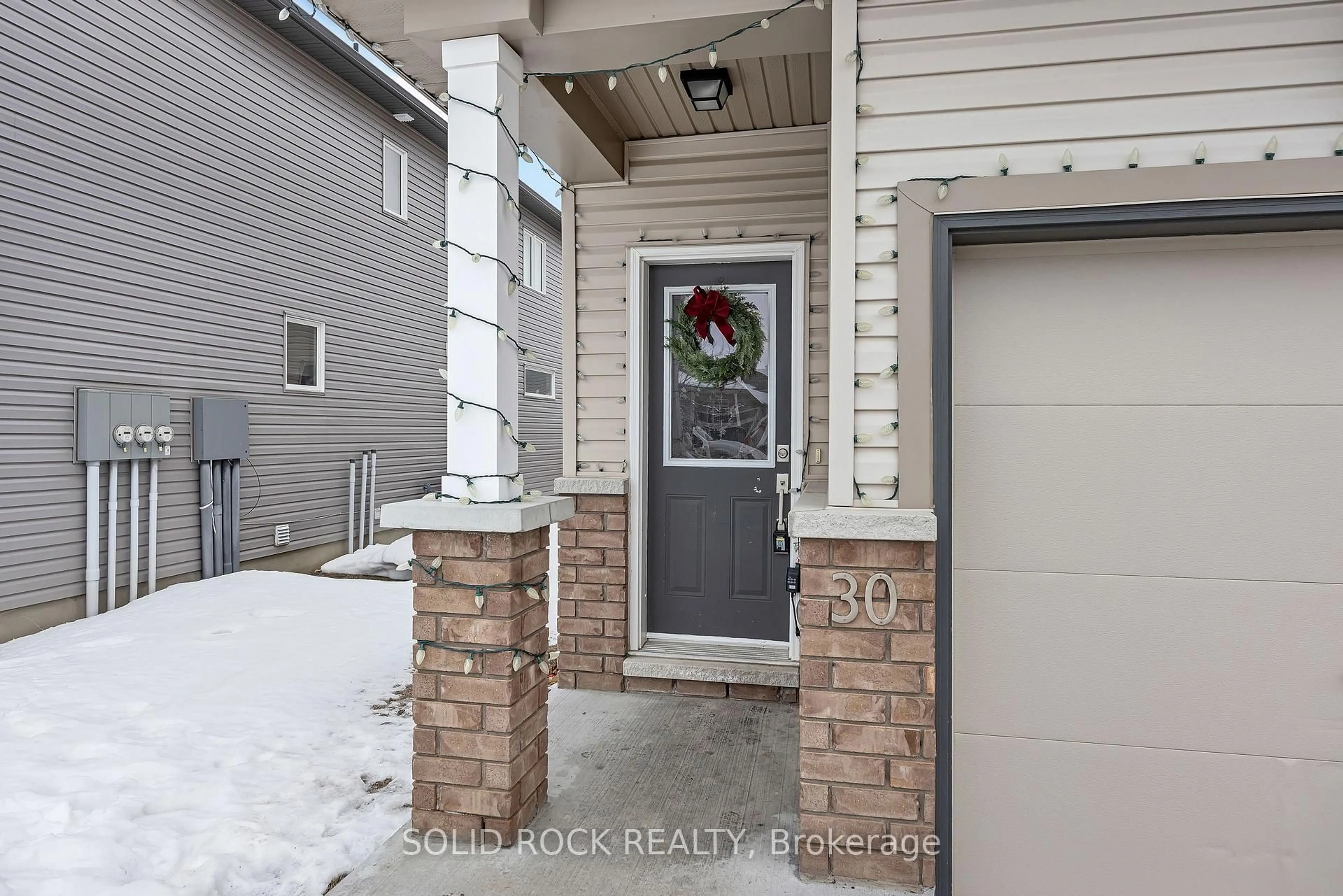 Indoor entryway for 30 Mona Mcbride Dr, Arnprior Ontario K7S 2X8