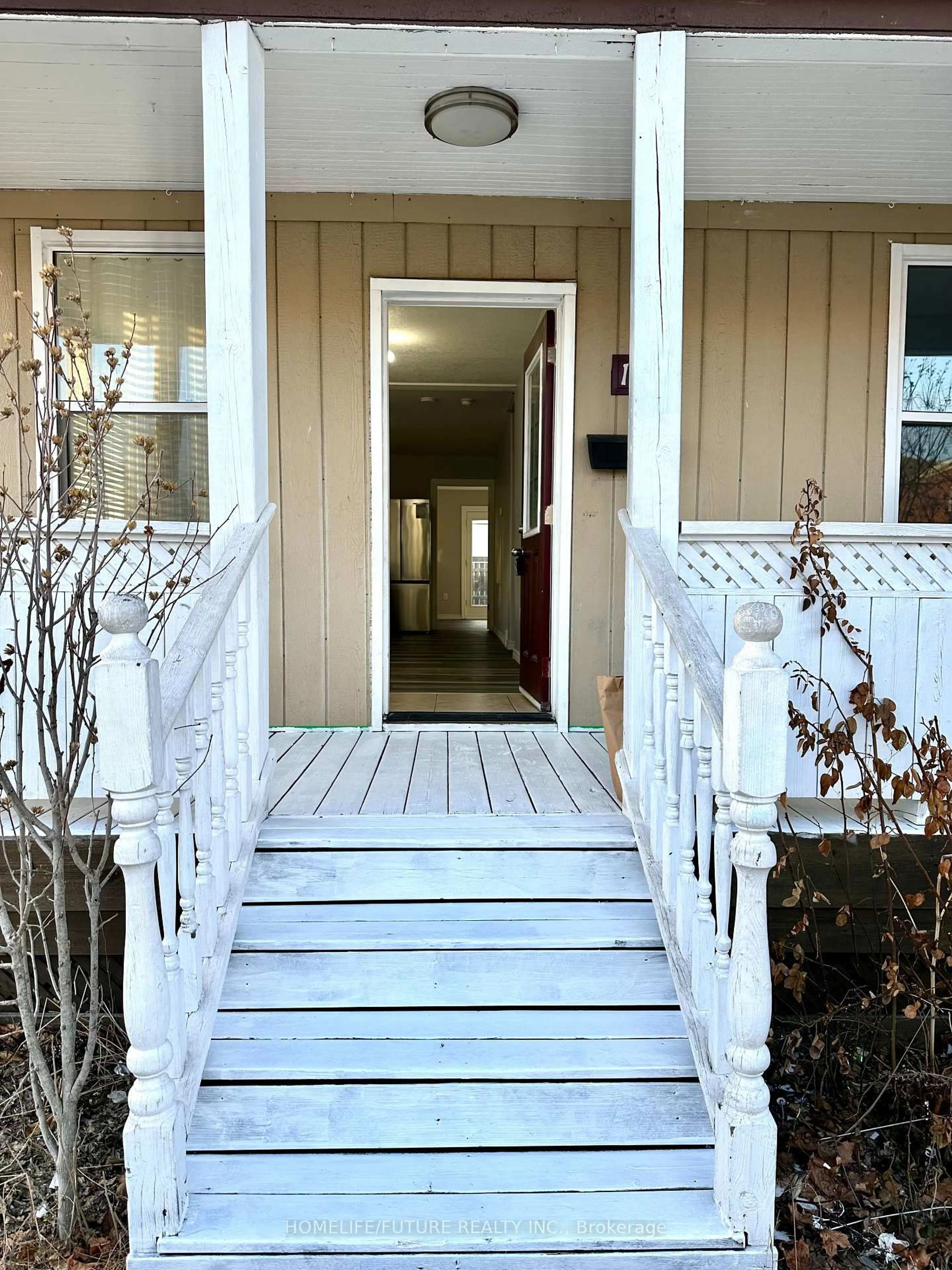 Indoor entryway for 117 Harmony Ave, Hamilton Ontario L8H 4Y2