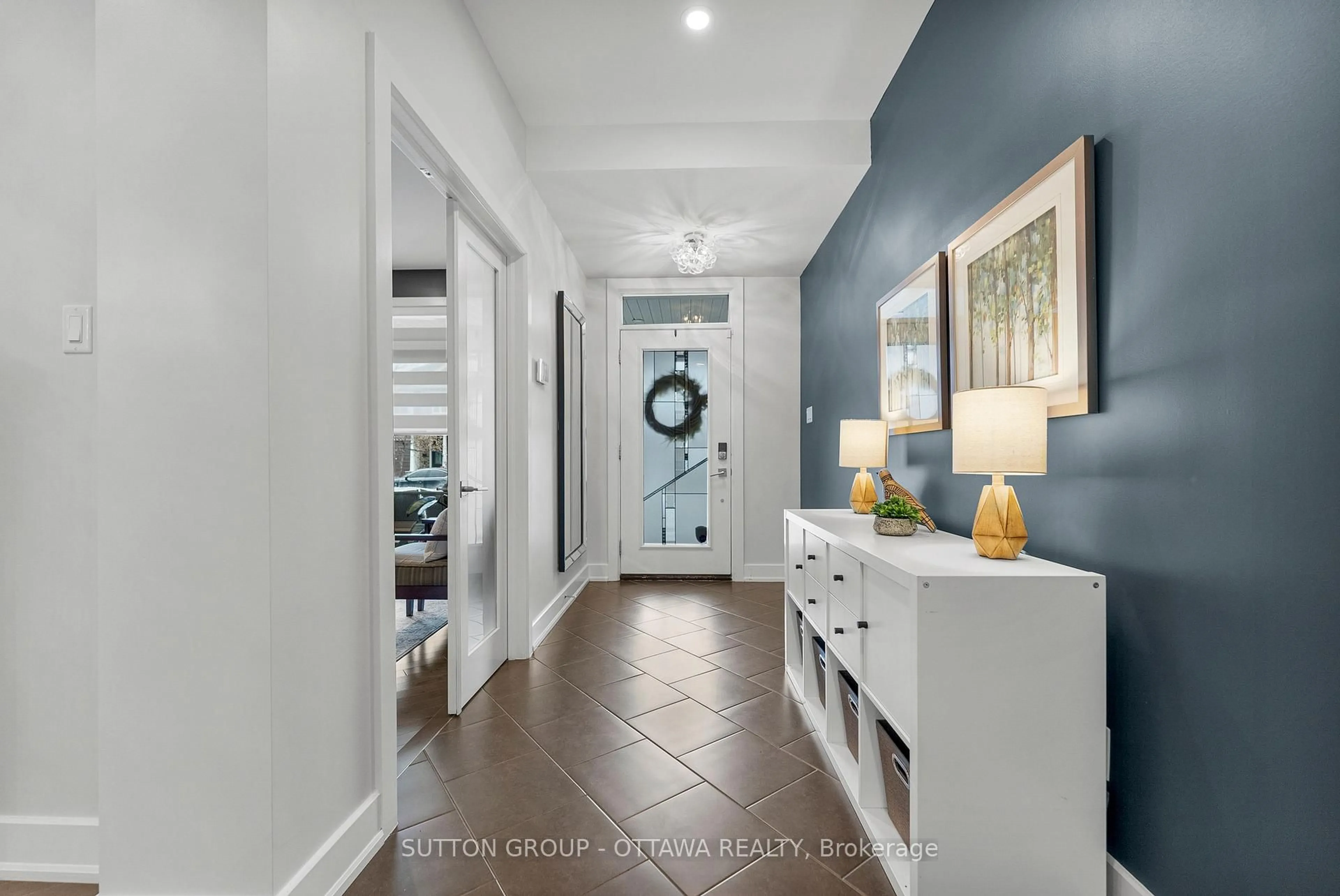Indoor entryway for 571 Egret Way, Ottawa Ontario K2J 0E3