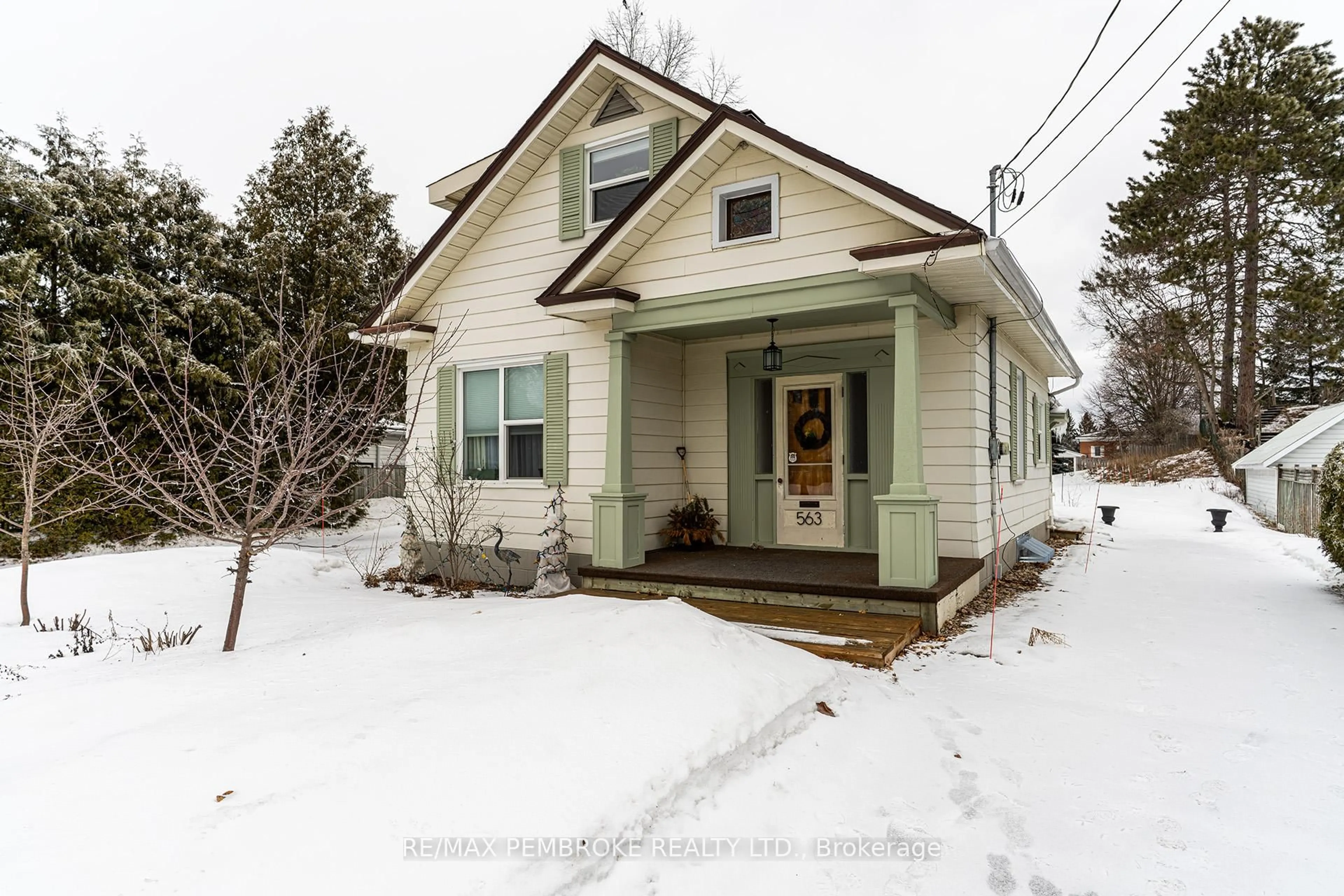 Unknown for 563 Perth St, Pembroke Ontario K8A 6B7