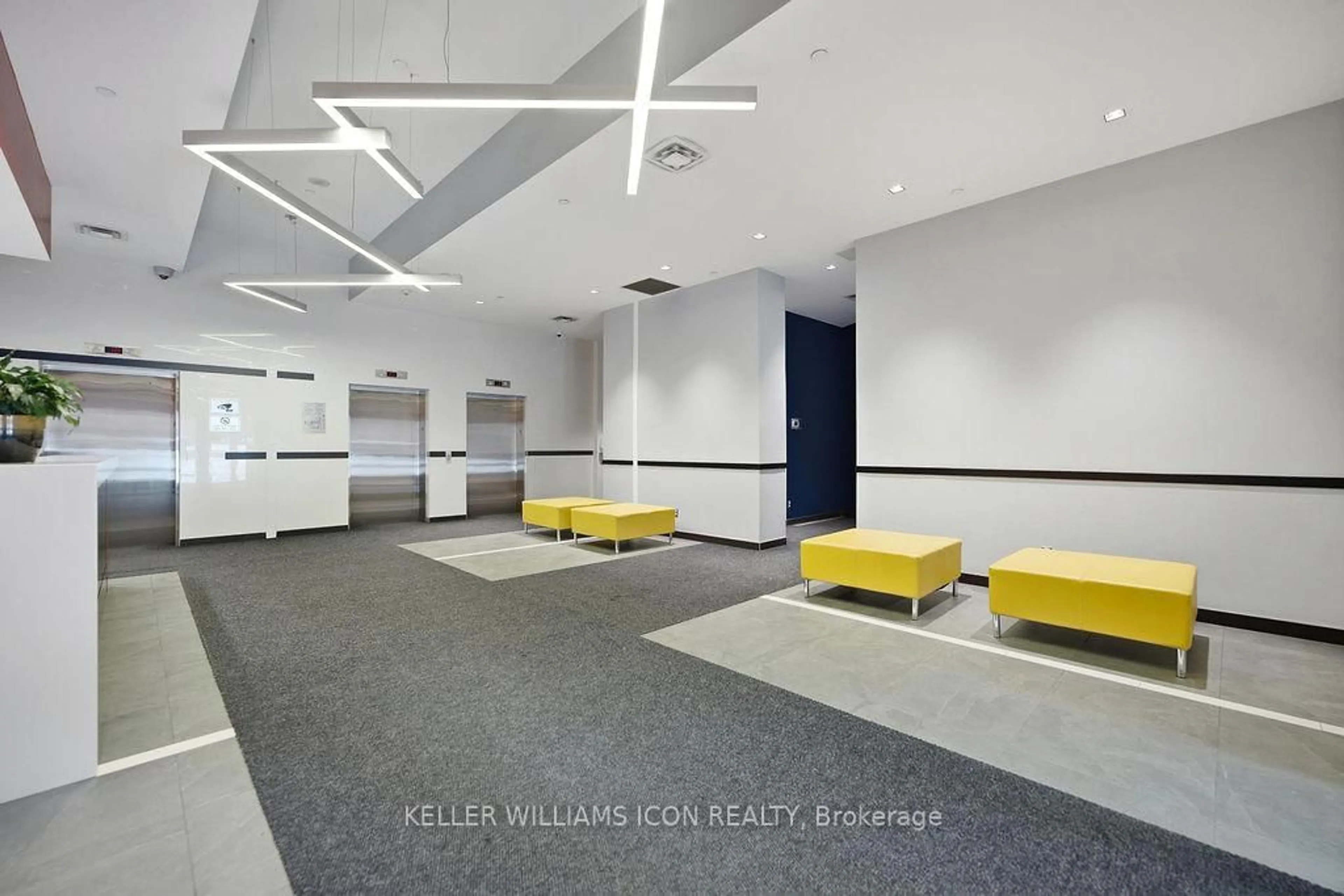 Indoor foyer for 324 Laurier Ave #1301, Ottawa Ontario K1P 0A4