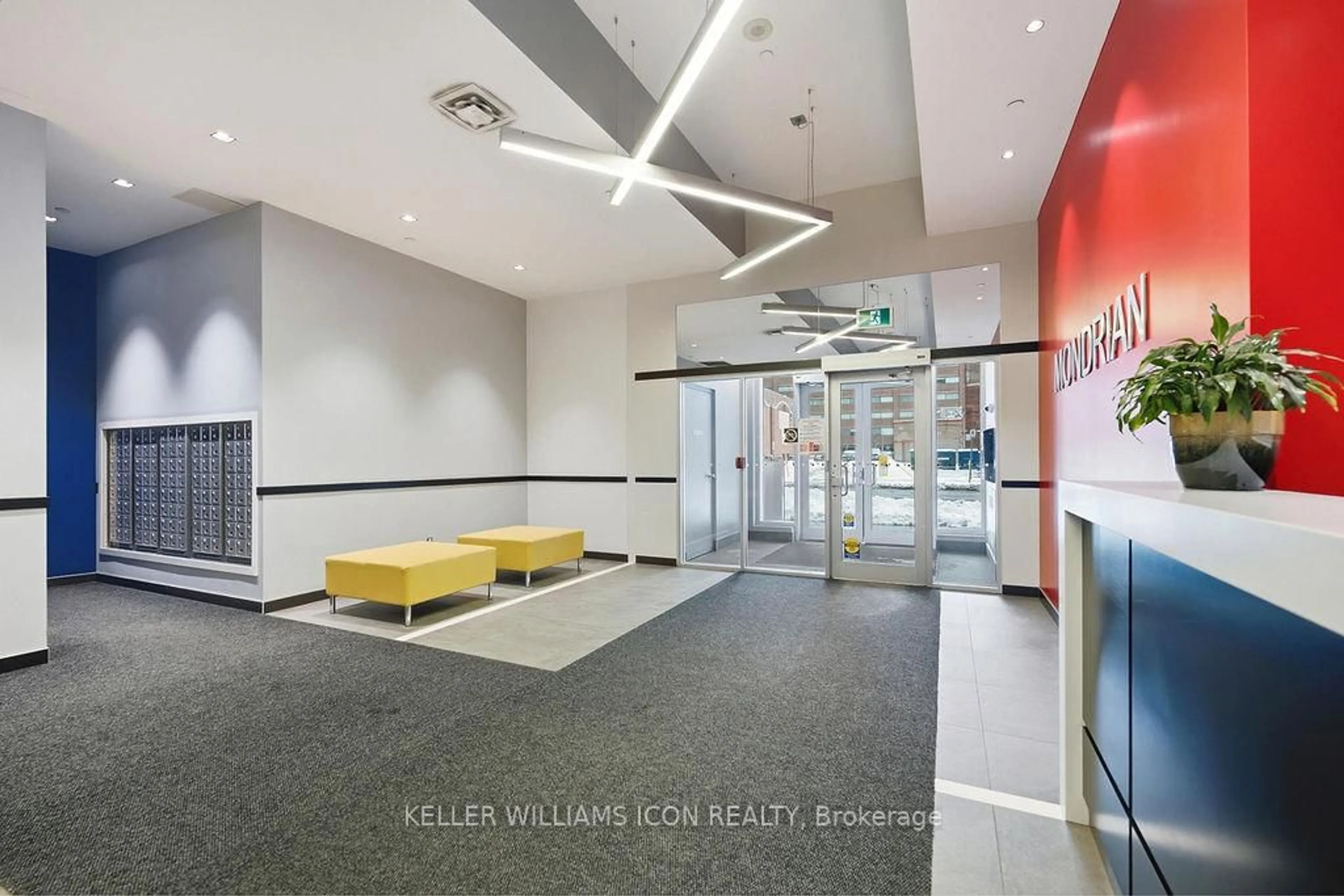 Indoor foyer for 324 Laurier Ave #1301, Ottawa Ontario K1P 0A4