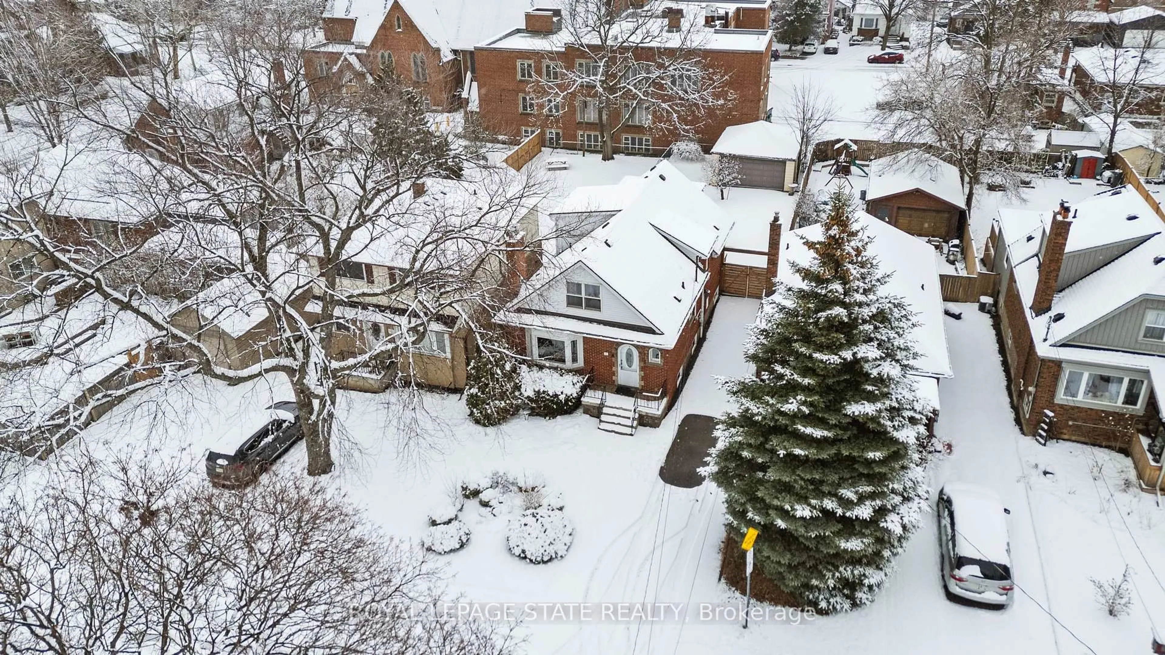 A pic from outside/outdoor area/front of a property/back of a property/a pic from drone, street for 15 Millen Ave, Hamilton Ontario L9A 2T5