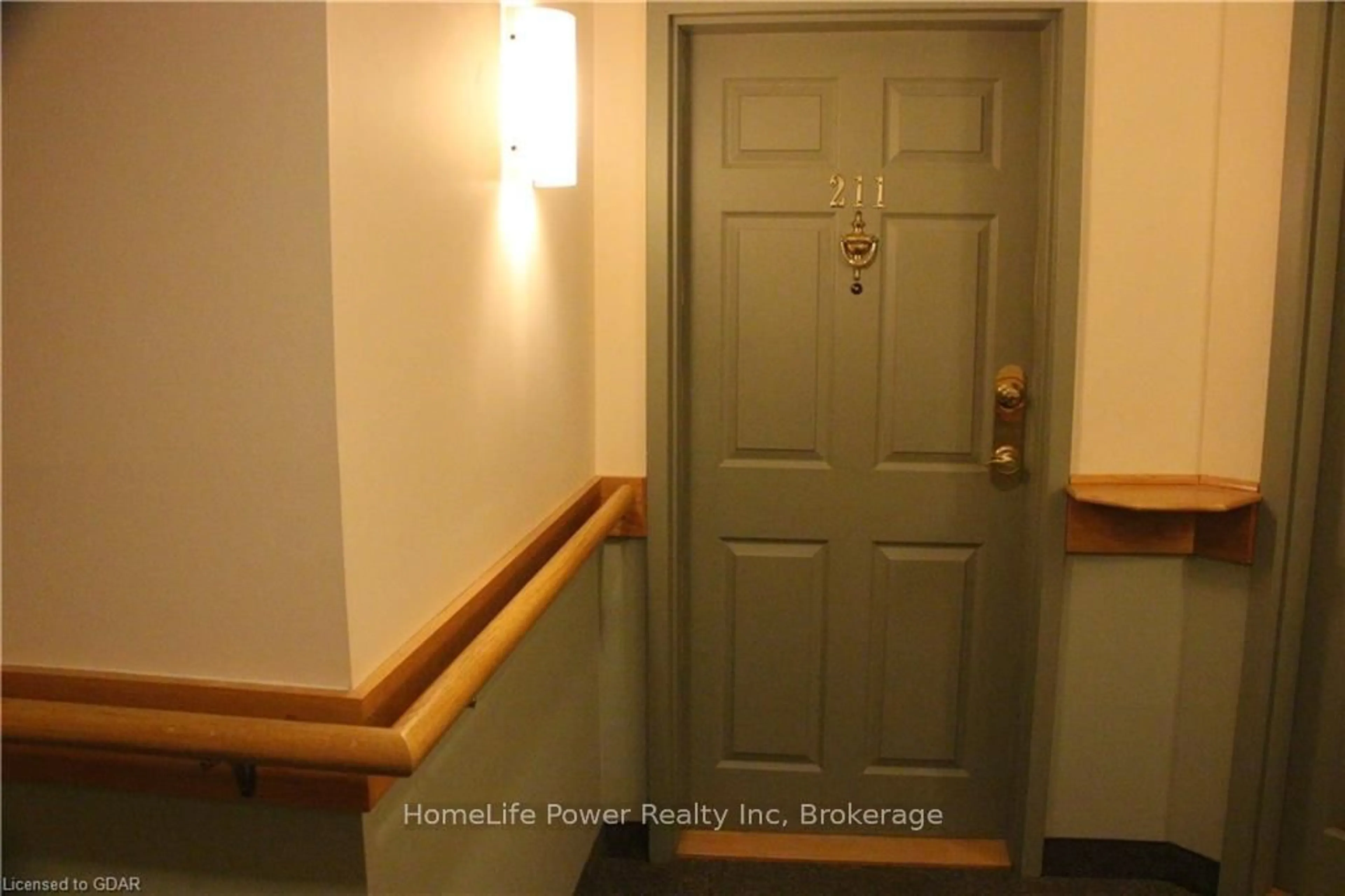 Indoor foyer for 20 ST GEORGE St #211, Kitchener Ontario N2G 2S7