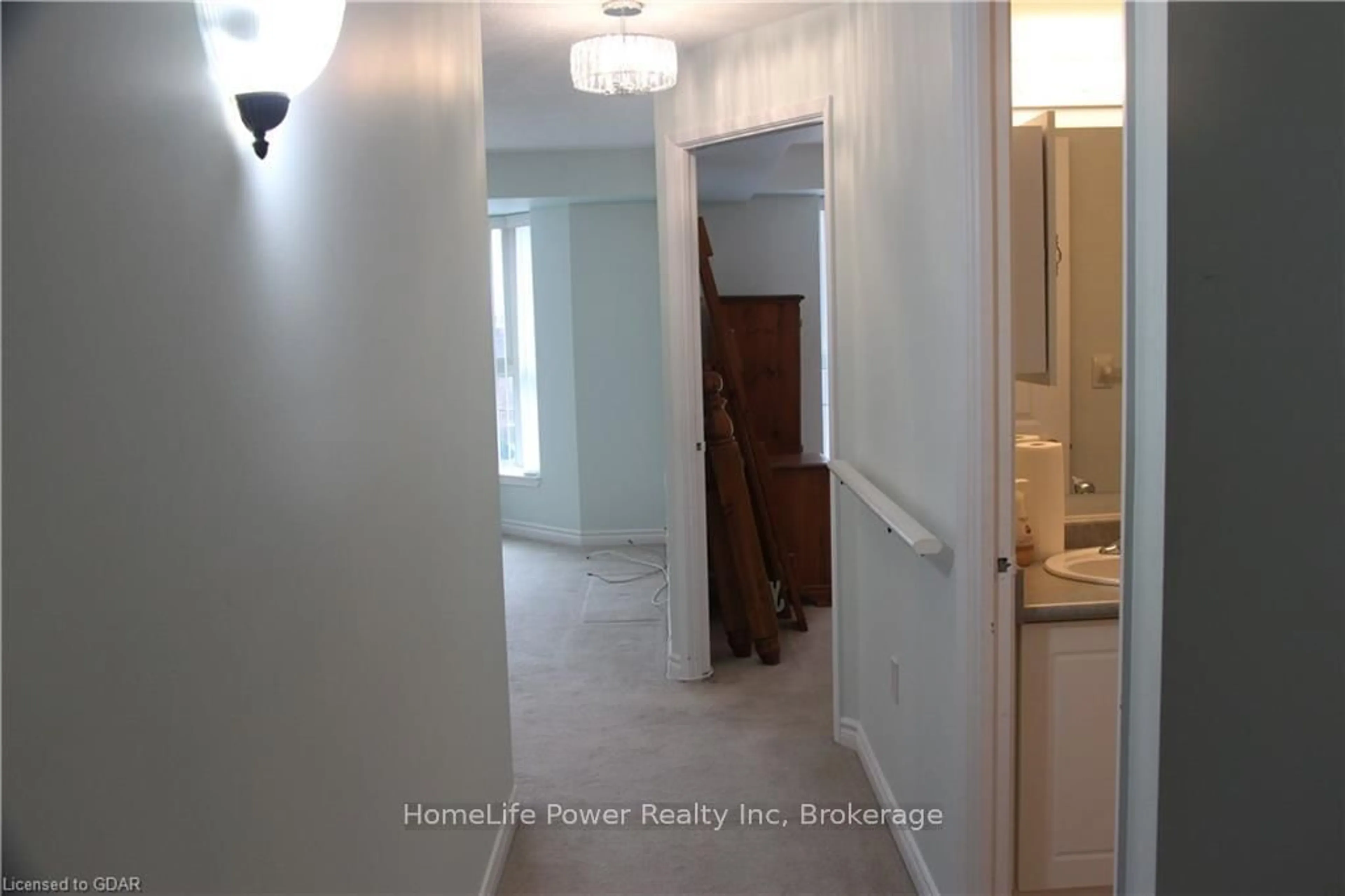 Indoor entryway for 20 ST GEORGE St #211, Kitchener Ontario N2G 2S7