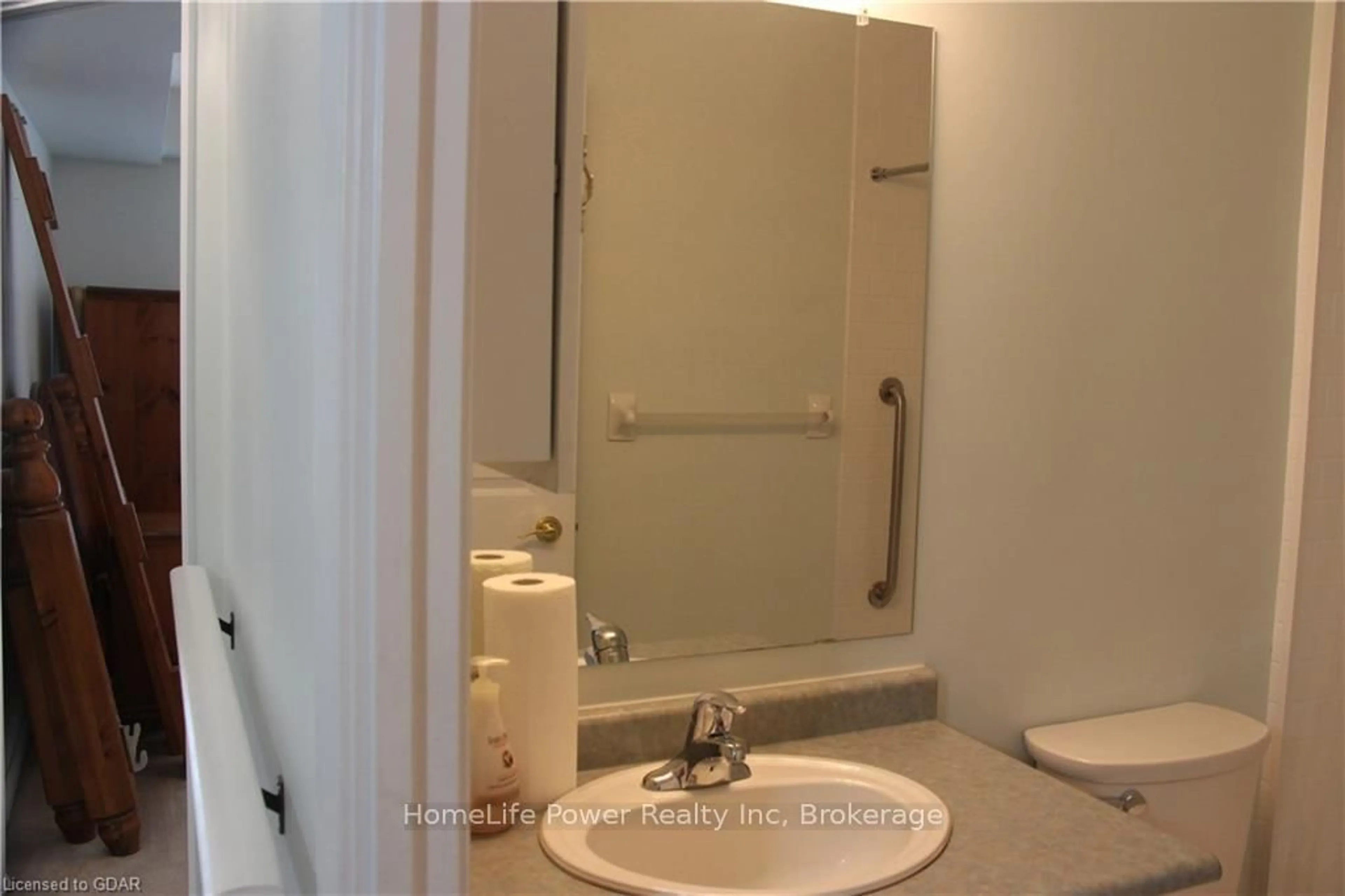 Standard bathroom, floor is not visible for 20 ST GEORGE St #211, Kitchener Ontario N2G 2S7