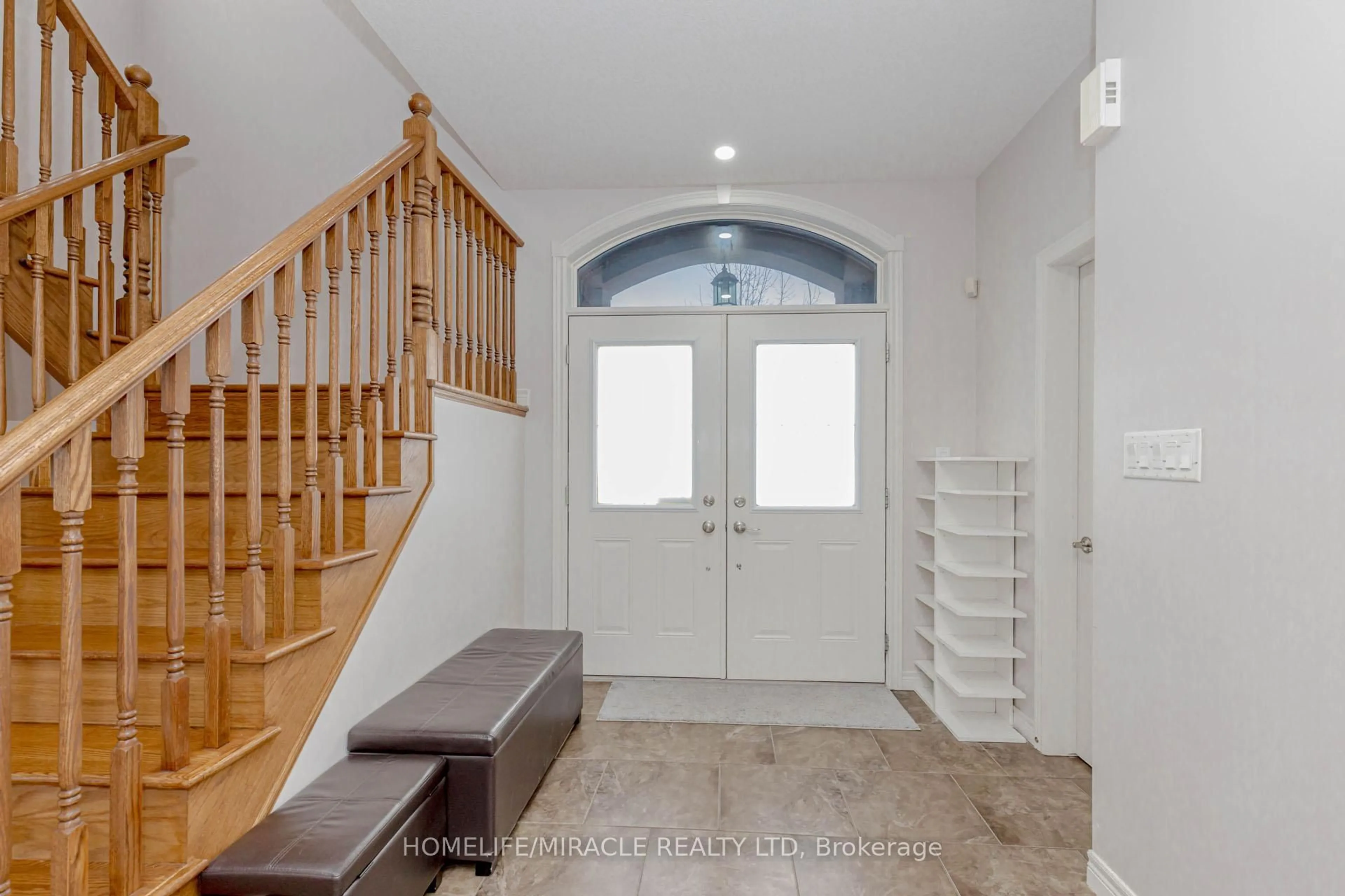 Indoor entryway for 2 Doon Creek St, Kitchener Ontario N2P 2R3