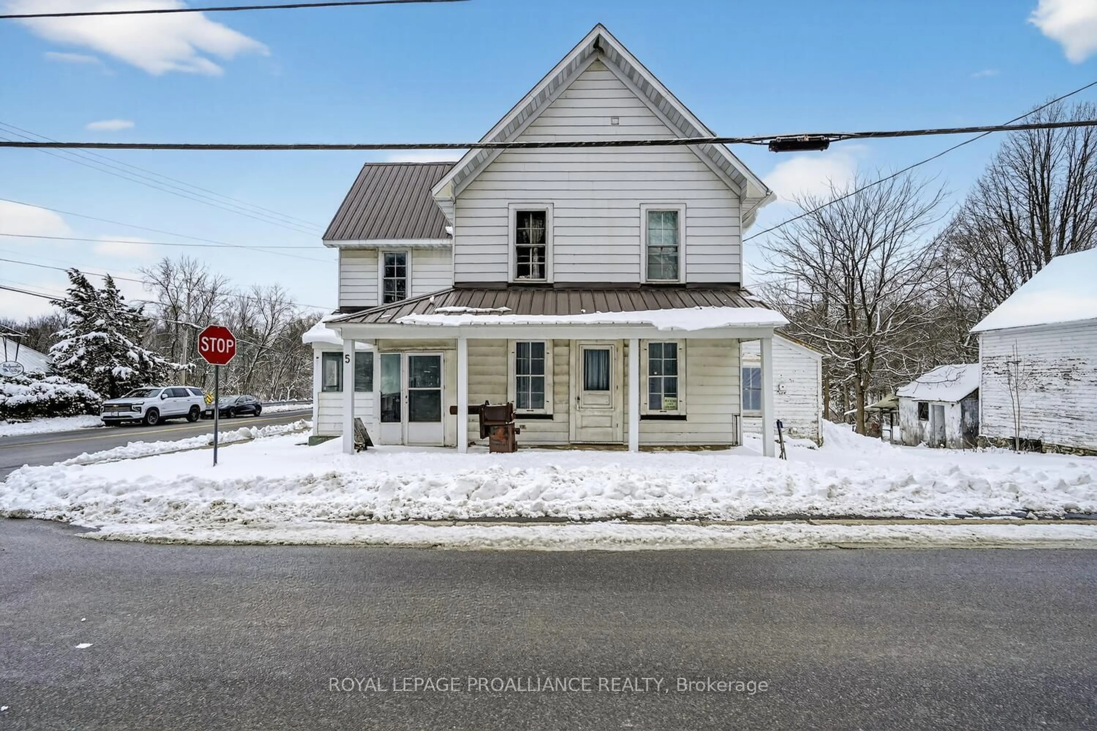 A pic from outside/outdoor area/front of a property/back of a property/a pic from drone, street for 5 Water St, North Grenville Ontario K0G 1S0