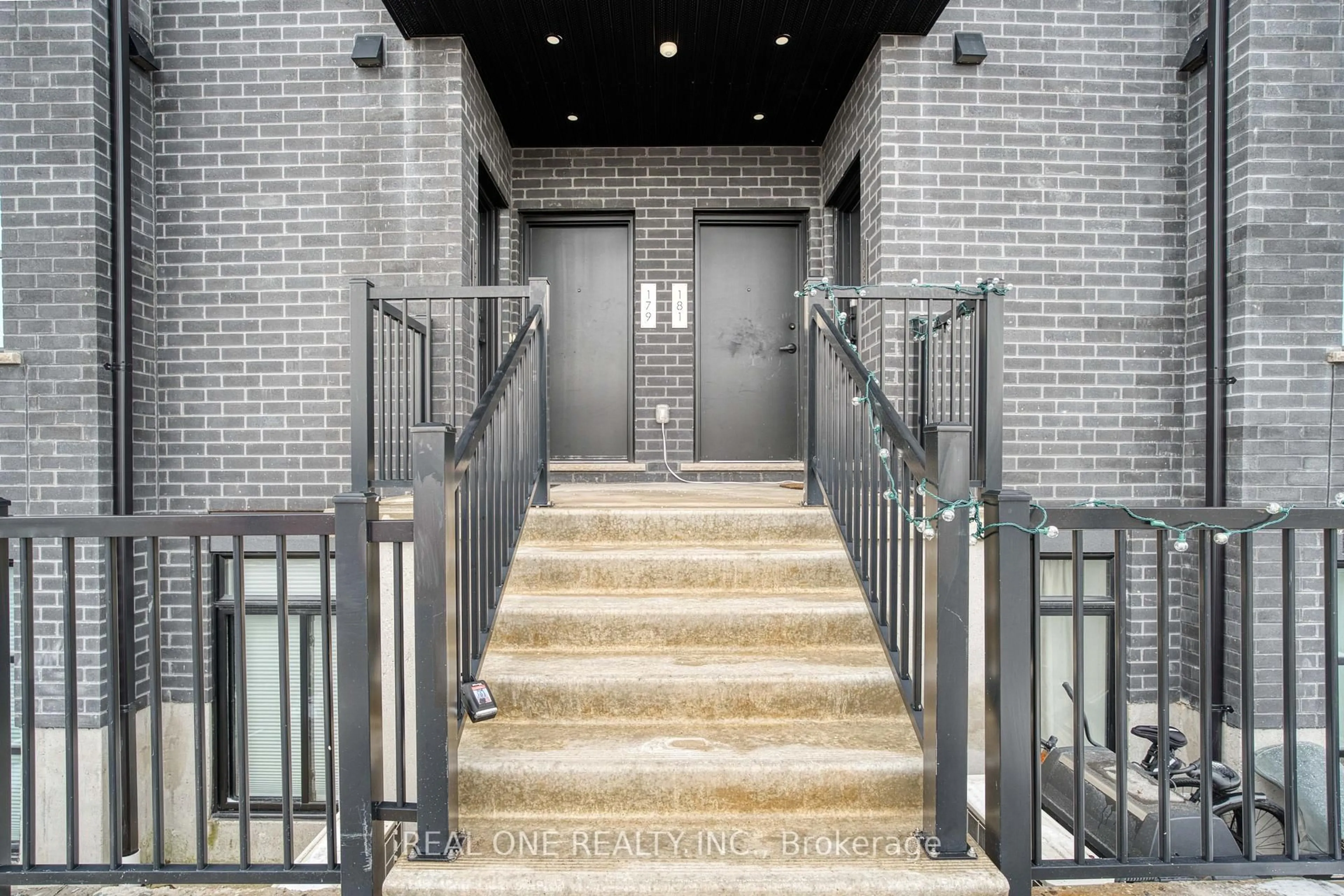 Indoor foyer for 3900 Savoy St #179, London South Ontario N6P 0H9