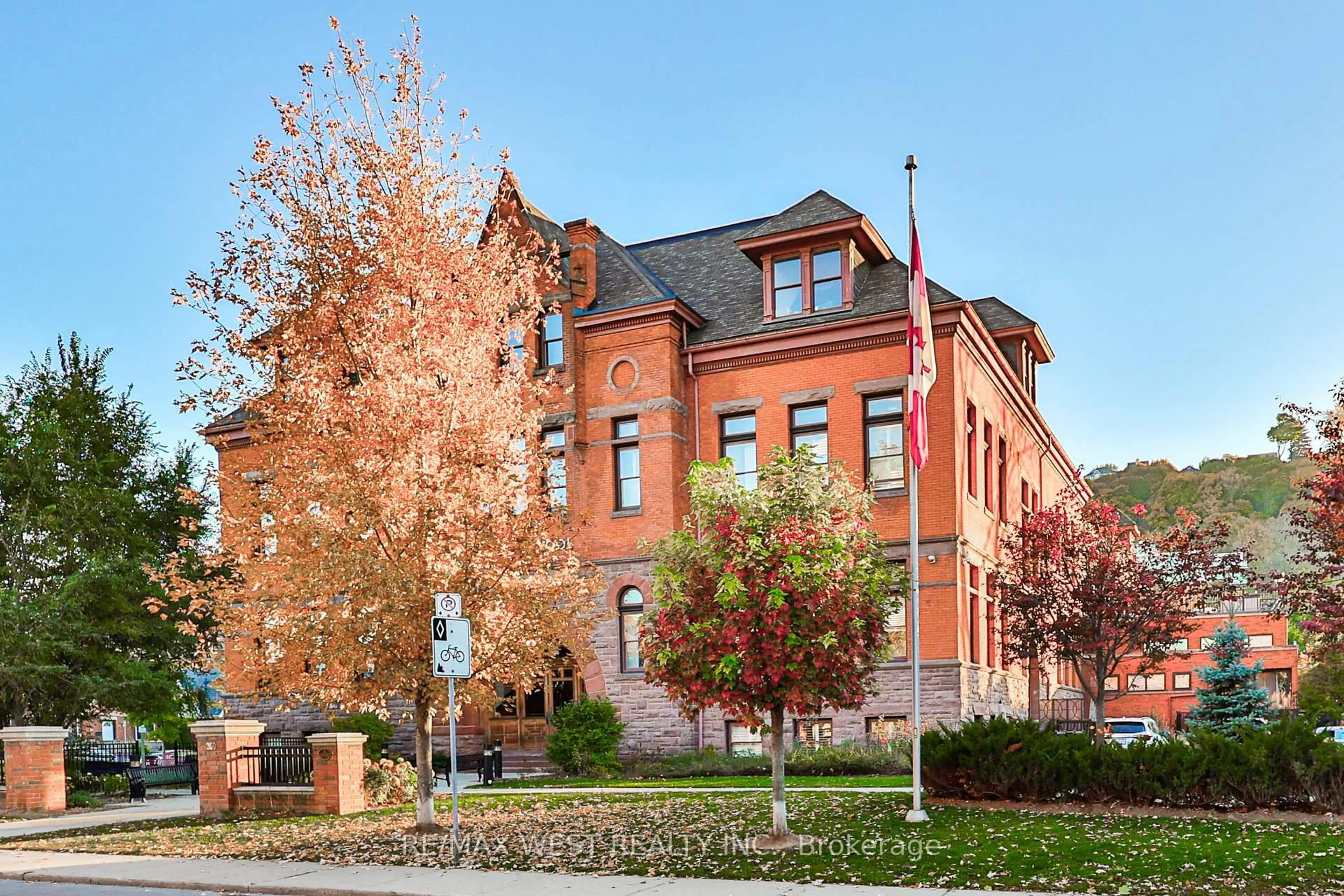 Home with brick exterior material, building for 200 Stinson St #318, Hamilton Ontario L8N 4J5