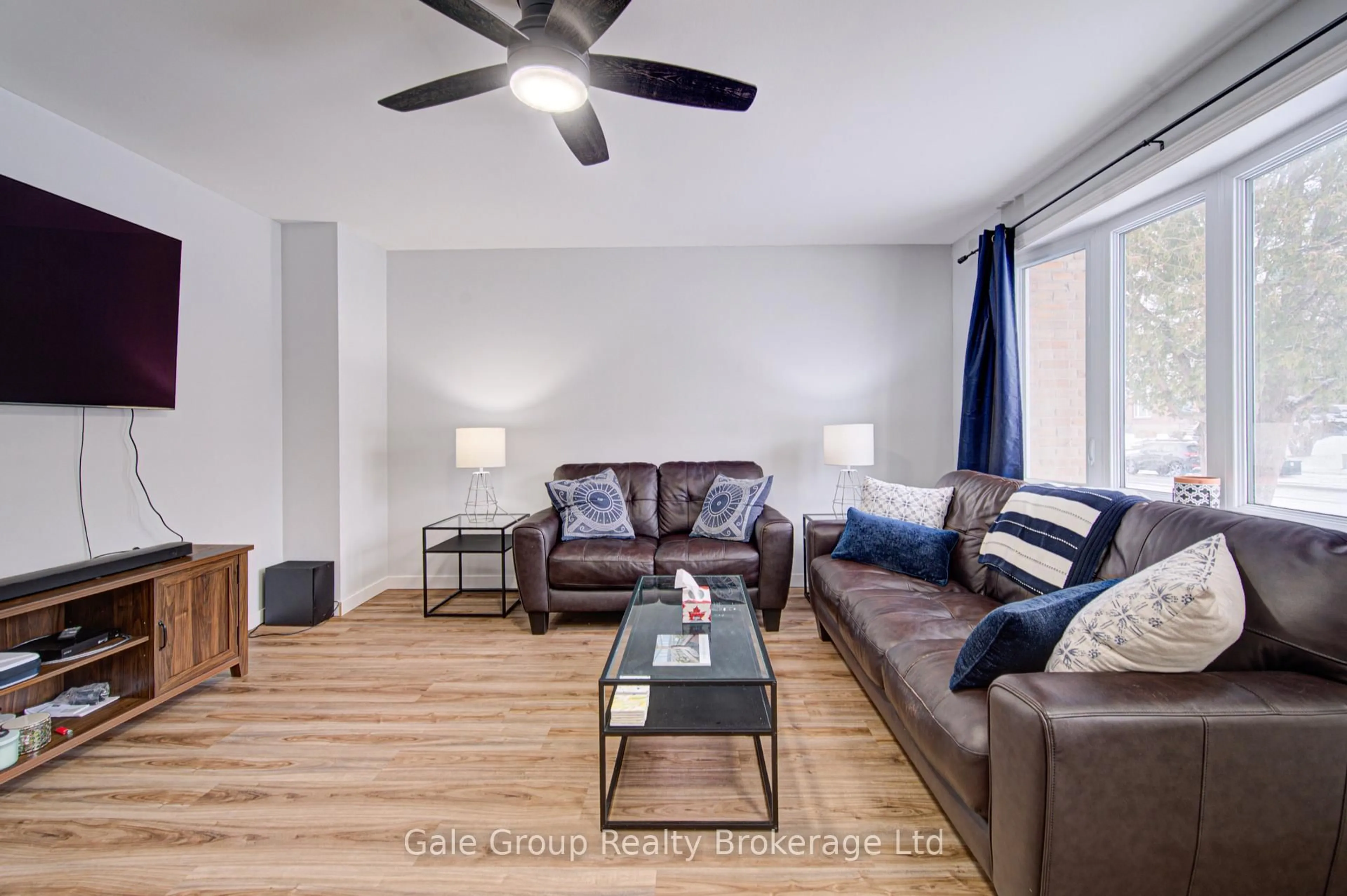 Living room with furniture, unknown for 400 Odlum Dr, Woodstock Ontario N4S 3S2