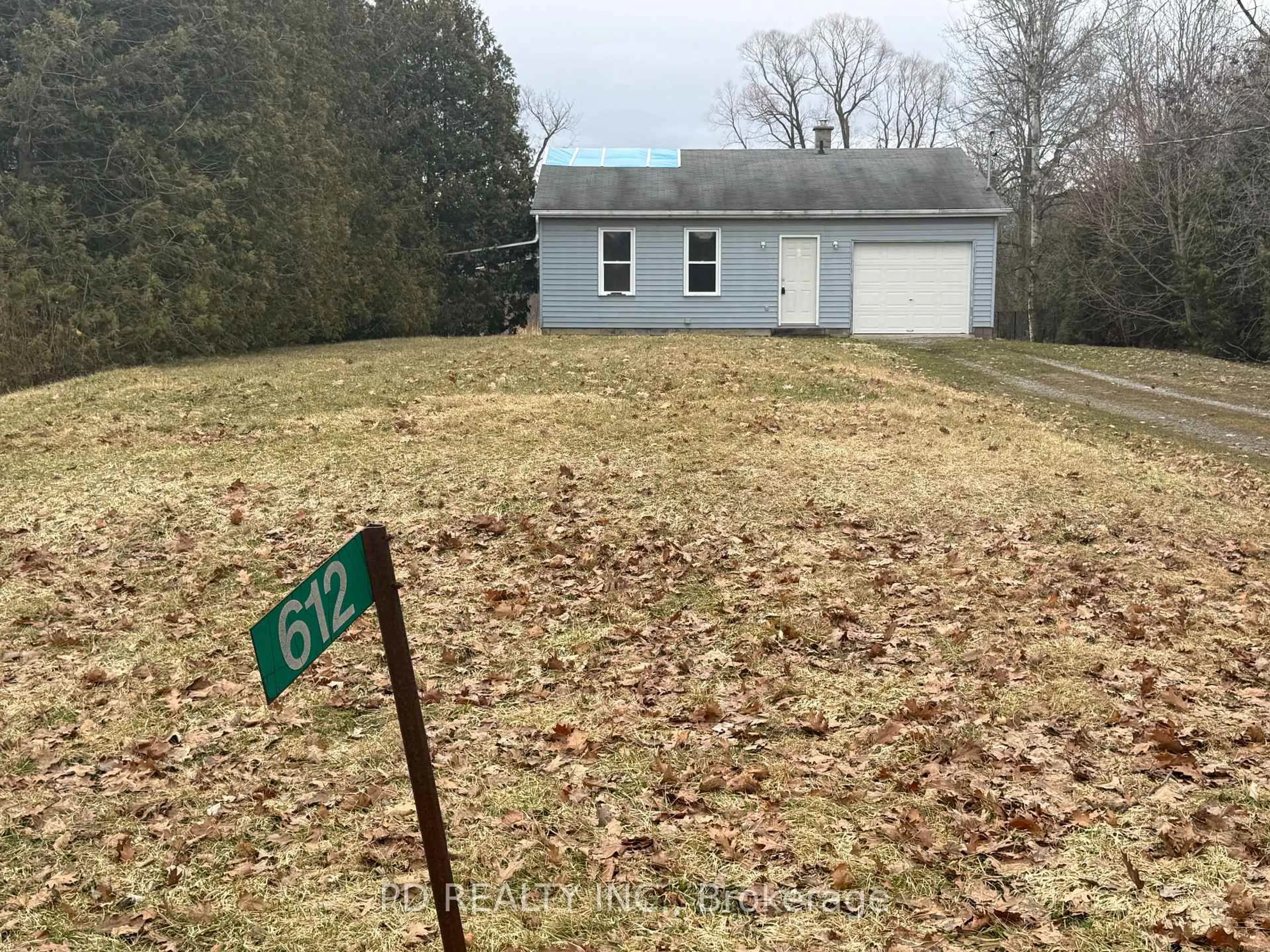 A pic from outside/outdoor area/front of a property/back of a property/a pic from drone, street for 612 Hines Rd, Haldimand Ontario N1A 2W7