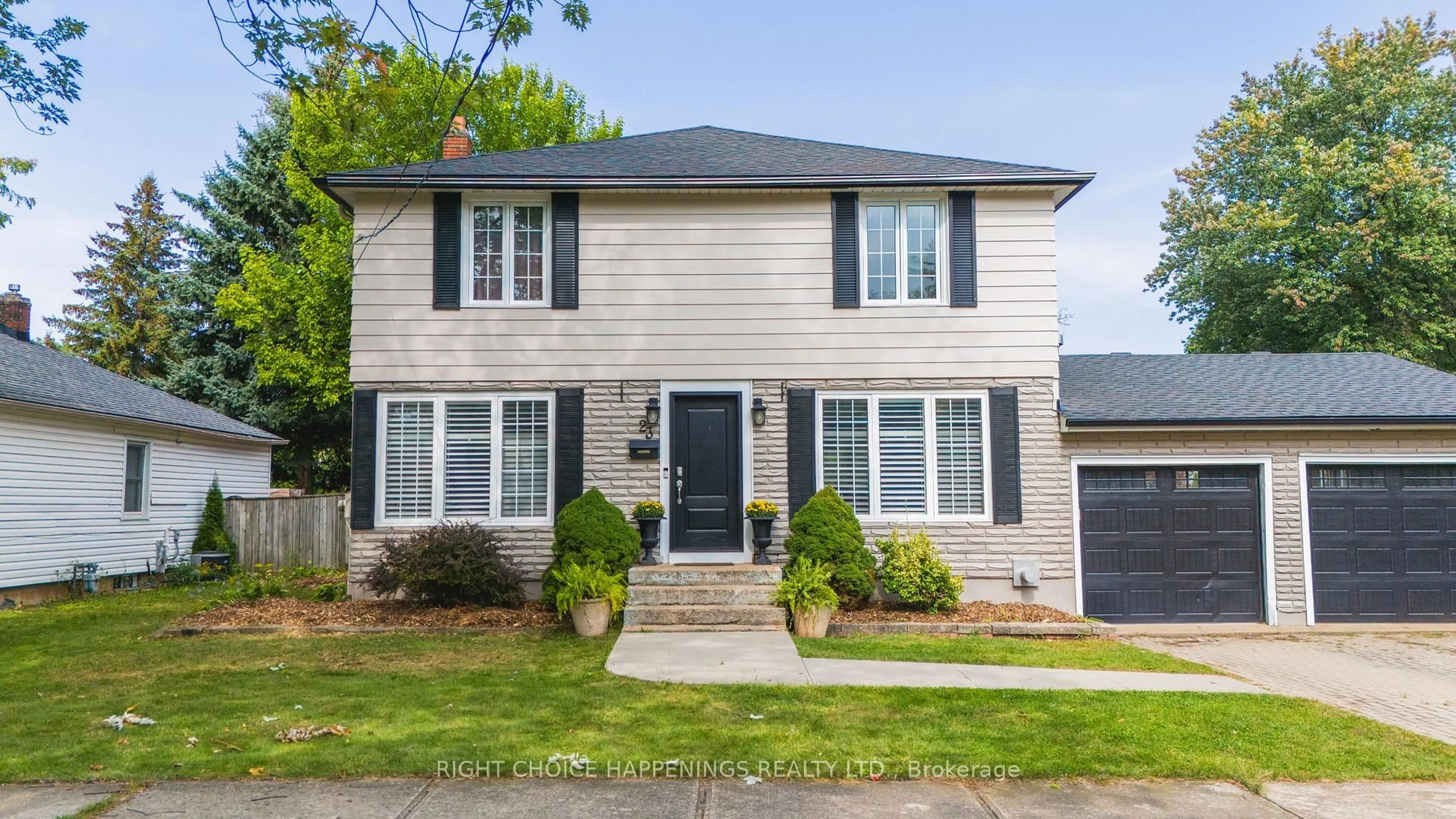 Home with vinyl exterior material, street for 23 Heywood Ave, St. Catharines Ontario L2M 2M7