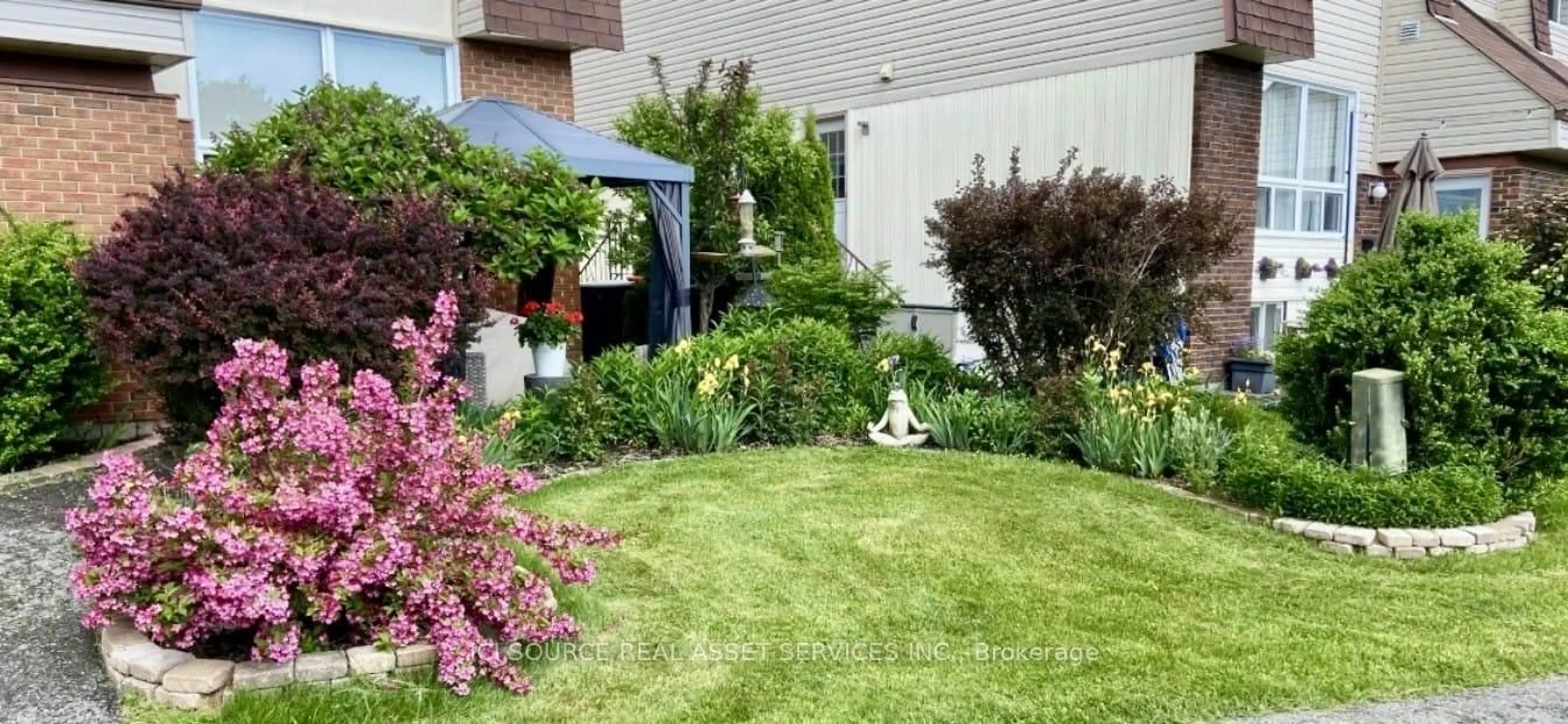 Patio, street for 19D Forester Cres, Ottawa Ontario K2H 8Y1