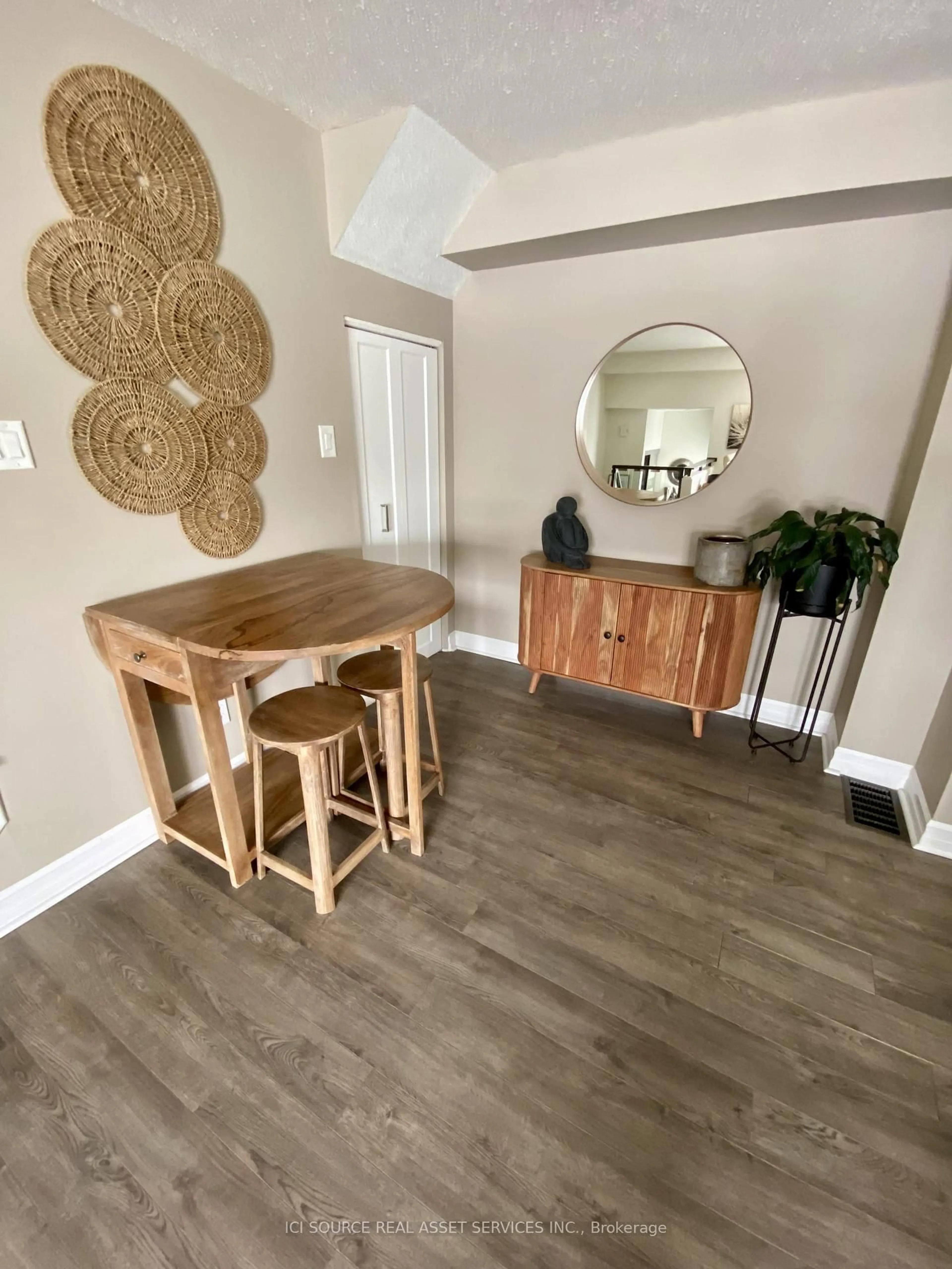 Unknown for 19D Forester Cres, Ottawa Ontario K2H 8Y1