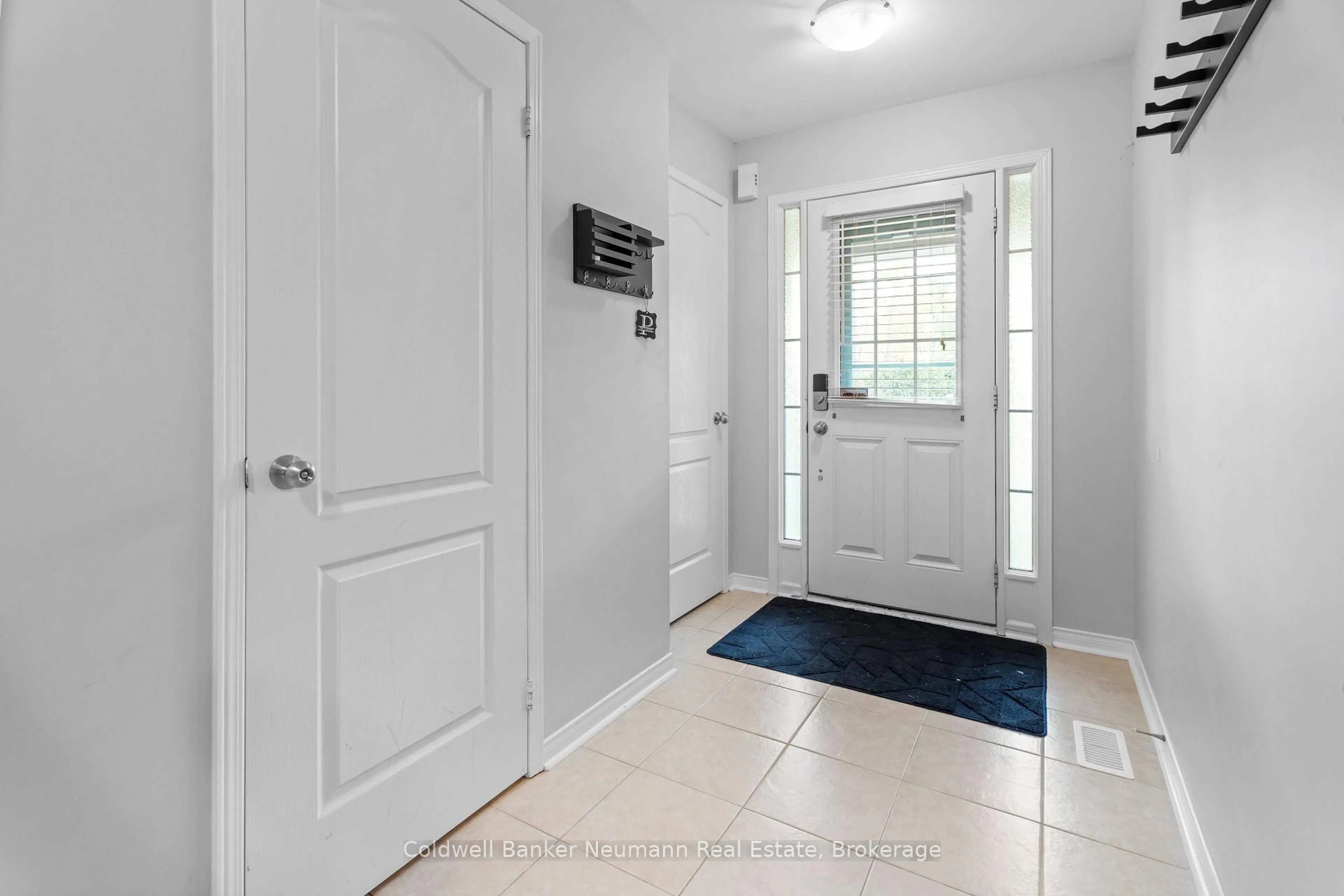 Indoor entryway for 1035 Victoria Rd #71, Guelph Ontario N1L 0H5