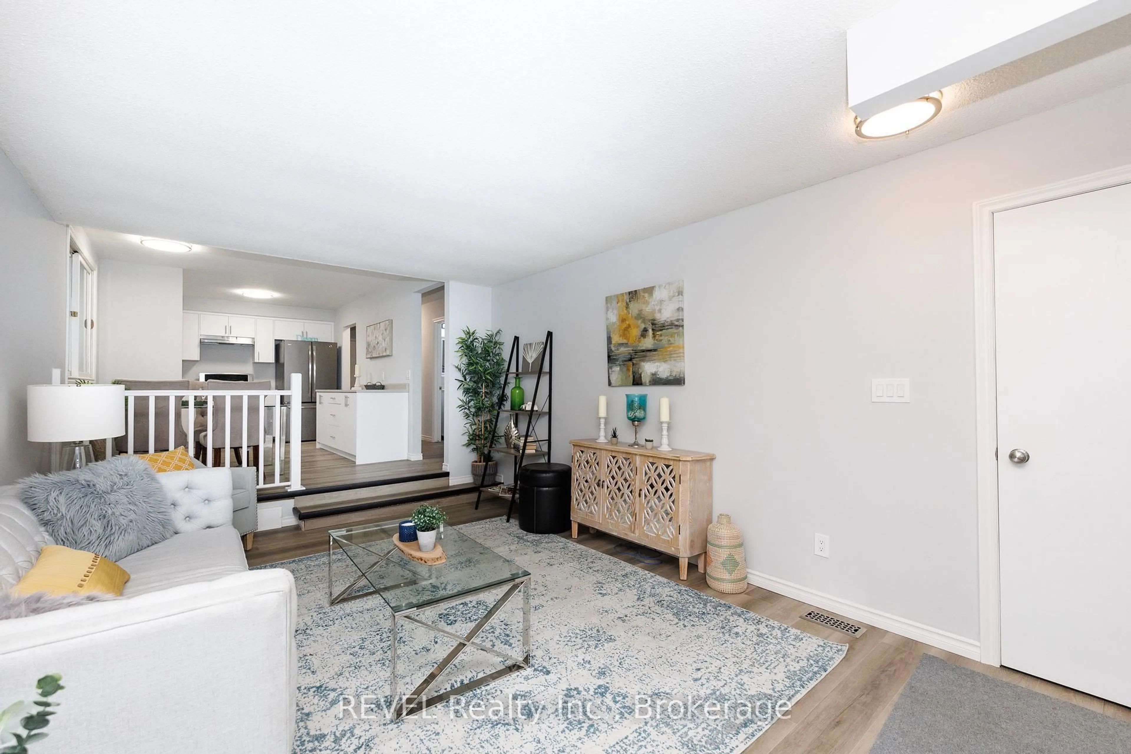 Living room with furniture, unknown for 116 Hillview Rd, St. Catharines Ontario L2S 3A5