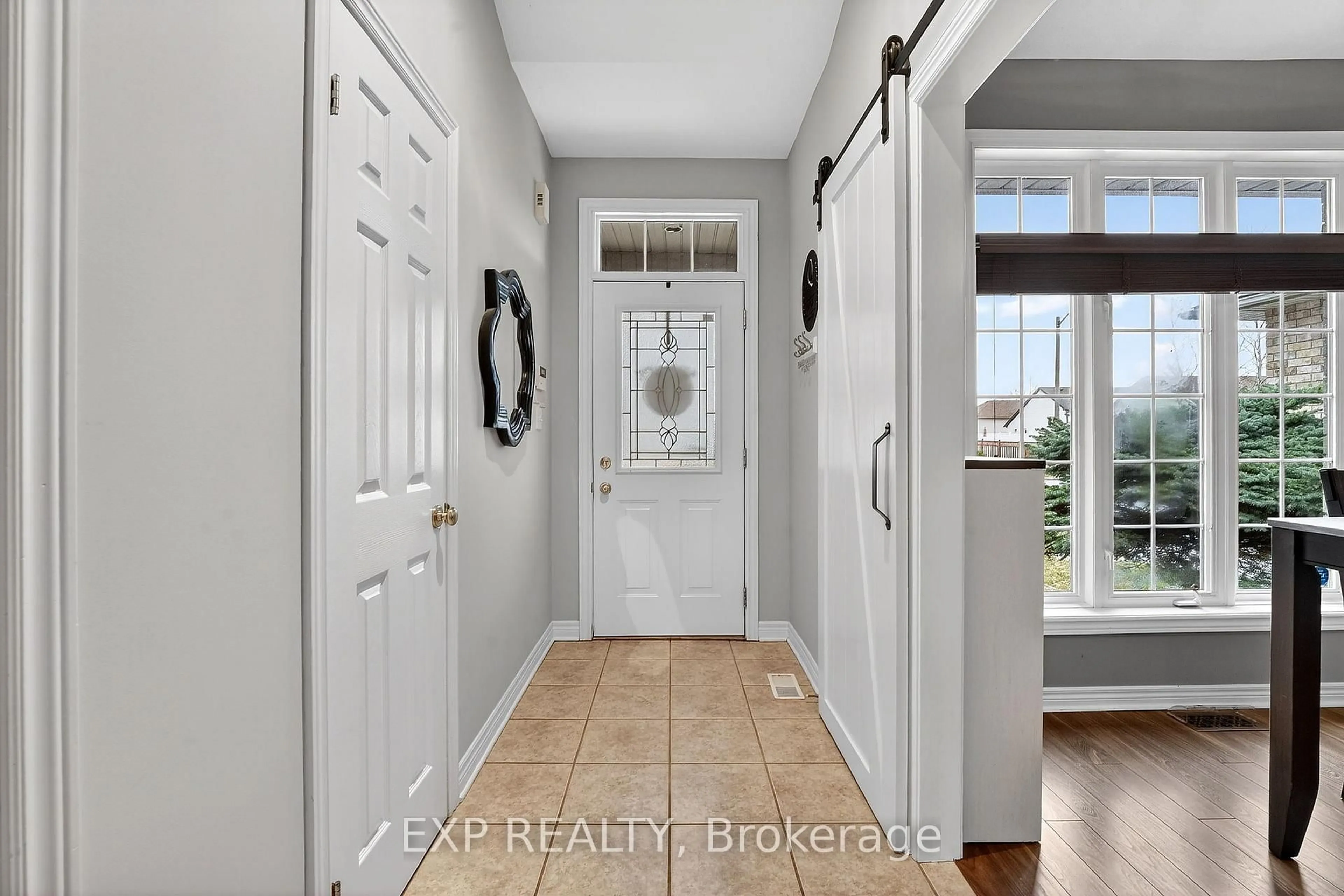 Indoor entryway for 3669 Carver St, Fort Erie Ontario L0S 1S0